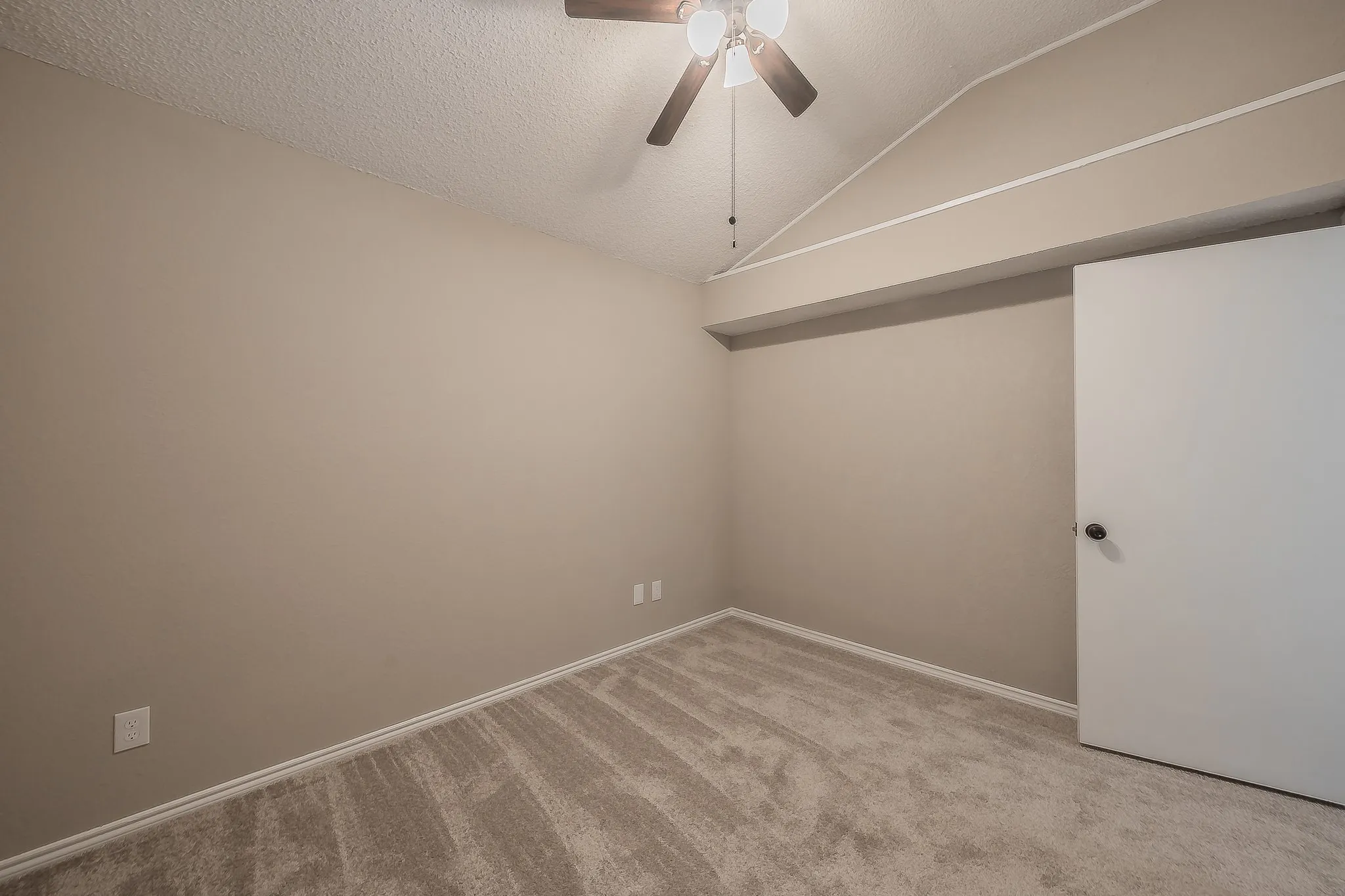 Single Family Residence For Sale in Tarrant County , 1521 Eastview Street, Fort Worth, Texas 76134, 2 Bedroom, 1 Bathroom, 1 Garage spaces, 960 Sqft, built in 1985, mls#21419373, Real Estate Agent in Fort Worth, Homes For Sale in Tarrant county, Homes For Sale in Fort Worth, Realtor in Fort Worth Texas, Real Estate Brokerage Independent Realty Texas, Luminita Cordes Realtor