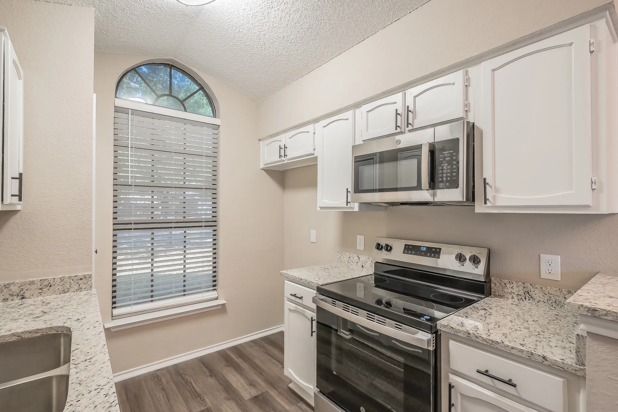 Single Family Residence For Sale in Tarrant County , 1521 Eastview Street, Fort Worth, Texas 76134, 2 Bedroom, 1 Bathroom, 1 Garage spaces, 960 Sqft, built in 1985, mls#21419373, Real Estate Agent in Fort Worth, Homes For Sale in Tarrant county, Homes For Sale in Fort Worth, Realtor in Fort Worth Texas, Real Estate Brokerage Independent Realty Texas, Luminita Cordes Realtor