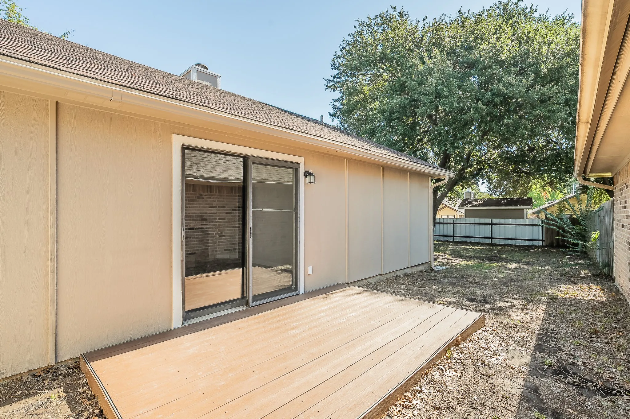 Single Family Residence For Sale in Tarrant County , 1521 Eastview Street, Fort Worth, Texas 76134, 2 Bedroom, 1 Bathroom, 1 Garage spaces, 960 Sqft, built in 1985, mls#21419373, Real Estate Agent in Fort Worth, Homes For Sale in Tarrant county, Homes For Sale in Fort Worth, Realtor in Fort Worth Texas, Real Estate Brokerage Independent Realty Texas, Luminita Cordes Realtor