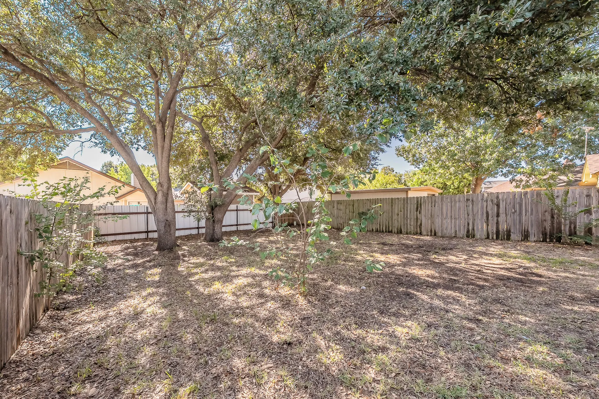 Single Family Residence For Sale in Tarrant County , 1521 Eastview Street, Fort Worth, Texas 76134, 2 Bedroom, 1 Bathroom, 1 Garage spaces, 960 Sqft, built in 1985, mls#21419373, Real Estate Agent in Fort Worth, Homes For Sale in Tarrant county, Homes For Sale in Fort Worth, Realtor in Fort Worth Texas, Real Estate Brokerage Independent Realty Texas, Luminita Cordes Realtor