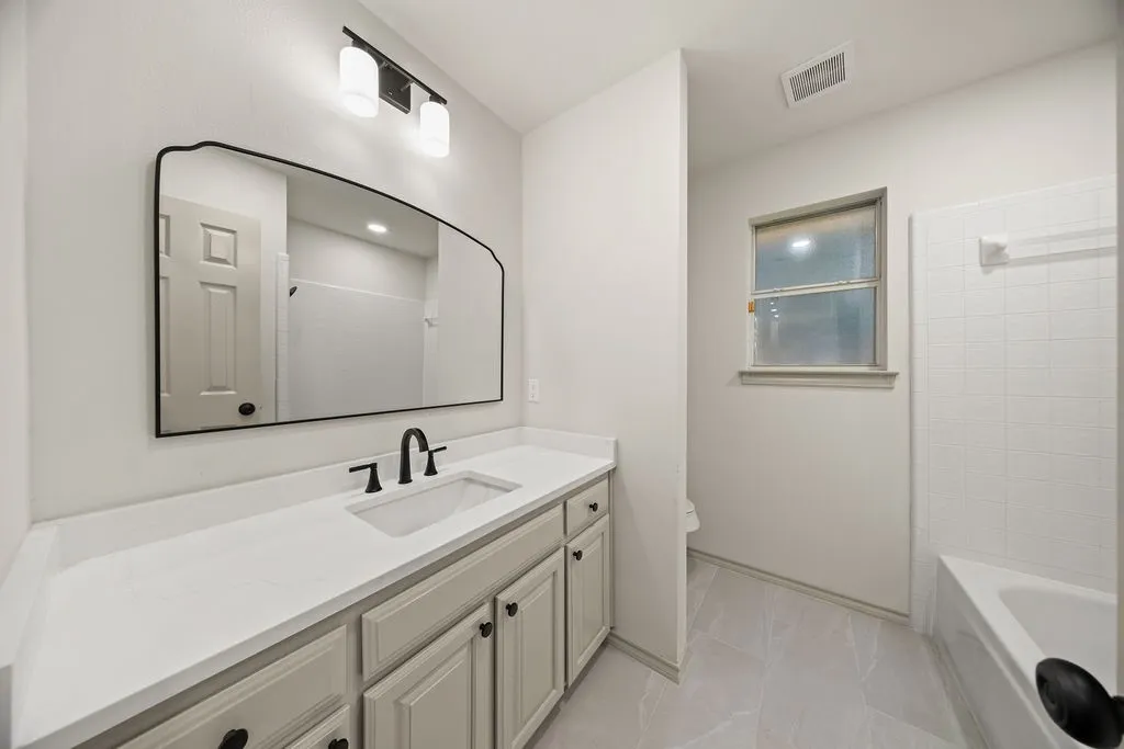 Single Family Residence For Sale in Tarrant County , 10138 Trail Ridge Drive, Benbrook, Texas 76126, 3 Bedroom, 2 Bathroom, 2 Garage spaces, 1,857 Sqft, built in 1996, mls#21419213, Real Estate Agent in Benbrook, Homes For Sale in Tarrant county, Homes For Sale in Benbrook, Realtor in Benbrook Texas, Real Estate Brokerage Independent Realty Texas, Luminita Cordes Realtor