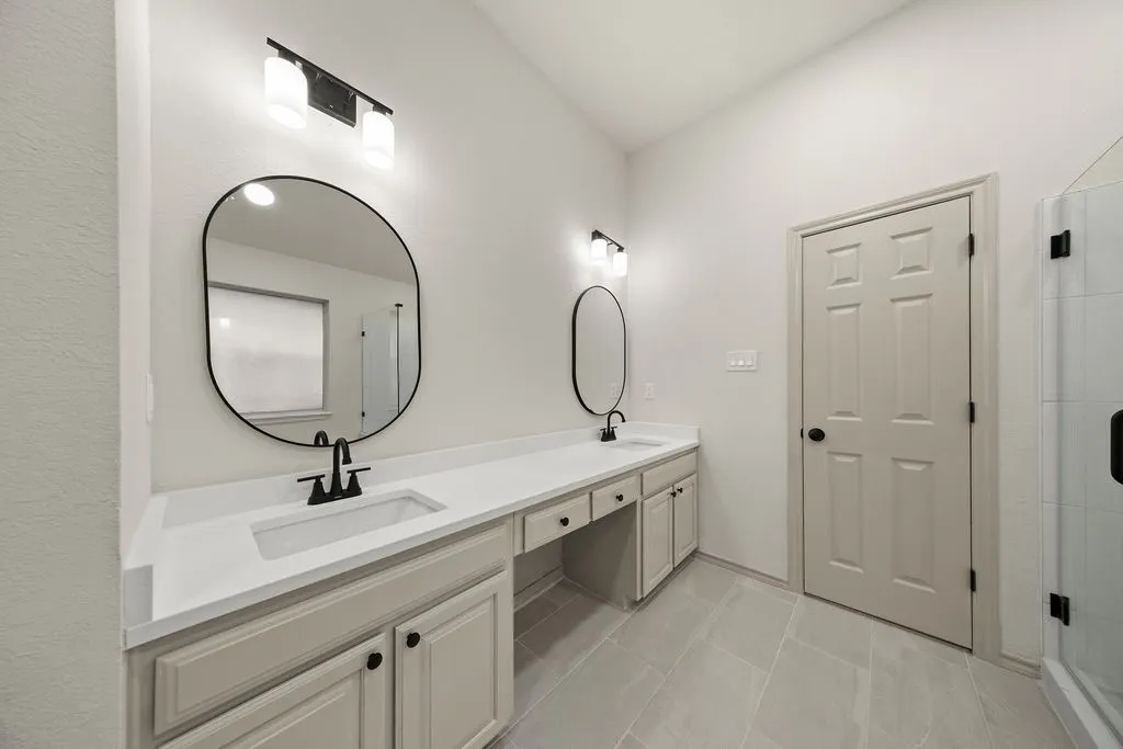Single Family Residence For Sale in Tarrant County , 10138 Trail Ridge Drive, Benbrook, Texas 76126, 3 Bedroom, 2 Bathroom, 2 Garage spaces, 1,857 Sqft, built in 1996, mls#21419213, Real Estate Agent in Benbrook, Homes For Sale in Tarrant county, Homes For Sale in Benbrook, Realtor in Benbrook Texas, Real Estate Brokerage Independent Realty Texas, Luminita Cordes Realtor