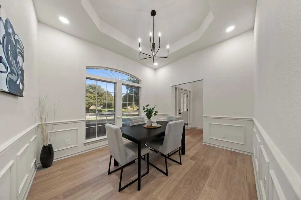 Single Family Residence For Sale in Tarrant County , 10138 Trail Ridge Drive, Benbrook, Texas 76126, 3 Bedroom, 2 Bathroom, 2 Garage spaces, 1,857 Sqft, built in 1996, mls#21419213, Real Estate Agent in Benbrook, Homes For Sale in Tarrant county, Homes For Sale in Benbrook, Realtor in Benbrook Texas, Real Estate Brokerage Independent Realty Texas, Luminita Cordes Realtor