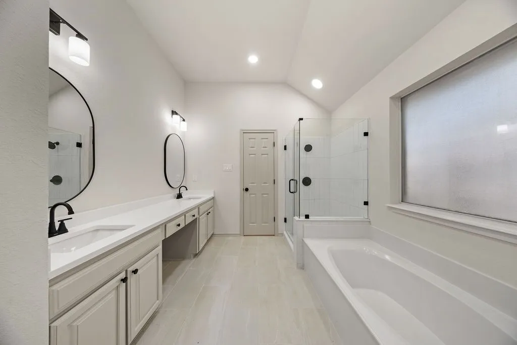 Single Family Residence For Sale in Tarrant County , 10138 Trail Ridge Drive, Benbrook, Texas 76126, 3 Bedroom, 2 Bathroom, 2 Garage spaces, 1,857 Sqft, built in 1996, mls#21419213, Real Estate Agent in Benbrook, Homes For Sale in Tarrant county, Homes For Sale in Benbrook, Realtor in Benbrook Texas, Real Estate Brokerage Independent Realty Texas, Luminita Cordes Realtor