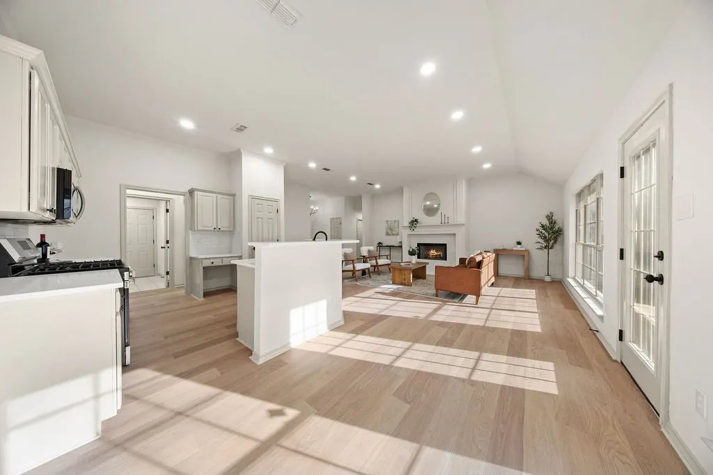 Single Family Residence For Sale in Tarrant County , 10138 Trail Ridge Drive, Benbrook, Texas 76126, 3 Bedroom, 2 Bathroom, 2 Garage spaces, 1,857 Sqft, built in 1996, mls#21419213, Real Estate Agent in Benbrook, Homes For Sale in Tarrant county, Homes For Sale in Benbrook, Realtor in Benbrook Texas, Real Estate Brokerage Independent Realty Texas, Luminita Cordes Realtor