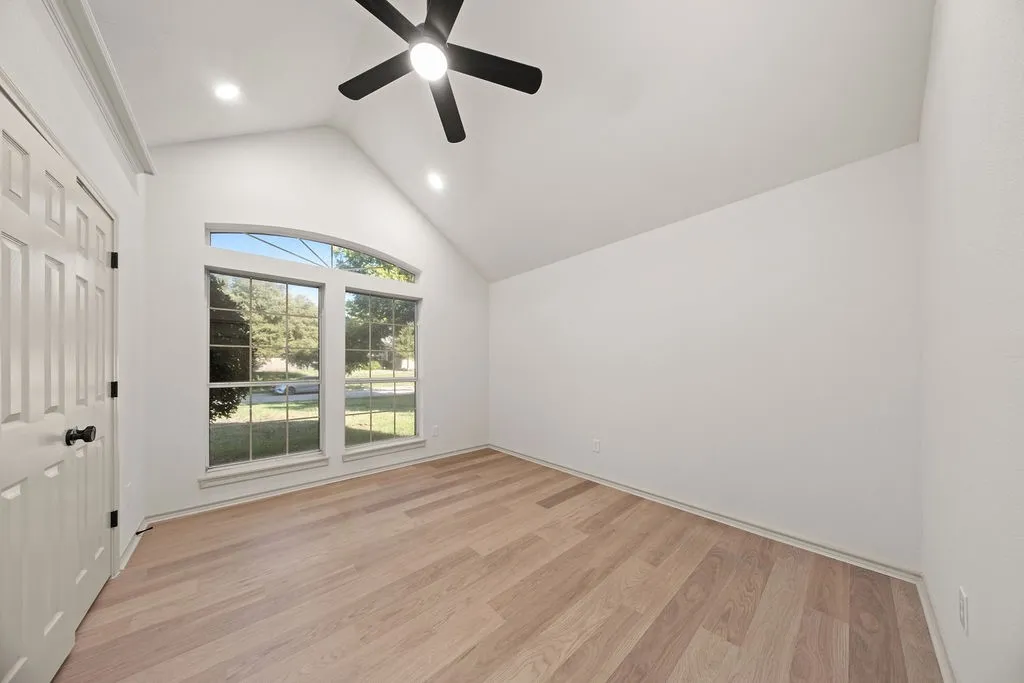Single Family Residence For Sale in Tarrant County , 10138 Trail Ridge Drive, Benbrook, Texas 76126, 3 Bedroom, 2 Bathroom, 2 Garage spaces, 1,857 Sqft, built in 1996, mls#21419213, Real Estate Agent in Benbrook, Homes For Sale in Tarrant county, Homes For Sale in Benbrook, Realtor in Benbrook Texas, Real Estate Brokerage Independent Realty Texas, Luminita Cordes Realtor