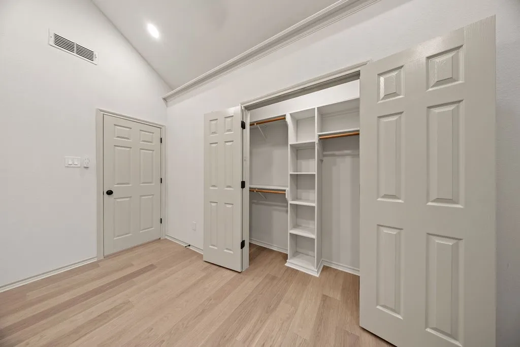 Single Family Residence For Sale in Tarrant County , 10138 Trail Ridge Drive, Benbrook, Texas 76126, 3 Bedroom, 2 Bathroom, 2 Garage spaces, 1,857 Sqft, built in 1996, mls#21419213, Real Estate Agent in Benbrook, Homes For Sale in Tarrant county, Homes For Sale in Benbrook, Realtor in Benbrook Texas, Real Estate Brokerage Independent Realty Texas, Luminita Cordes Realtor