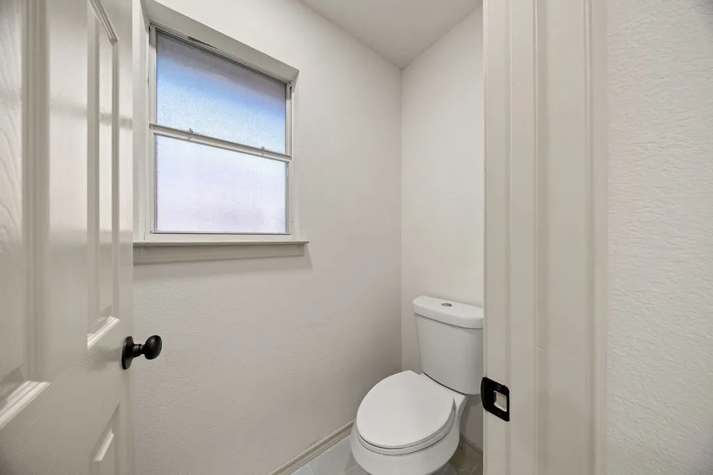 Single Family Residence For Sale in Tarrant County , 10138 Trail Ridge Drive, Benbrook, Texas 76126, 3 Bedroom, 2 Bathroom, 2 Garage spaces, 1,857 Sqft, built in 1996, mls#21419213, Real Estate Agent in Benbrook, Homes For Sale in Tarrant county, Homes For Sale in Benbrook, Realtor in Benbrook Texas, Real Estate Brokerage Independent Realty Texas, Luminita Cordes Realtor