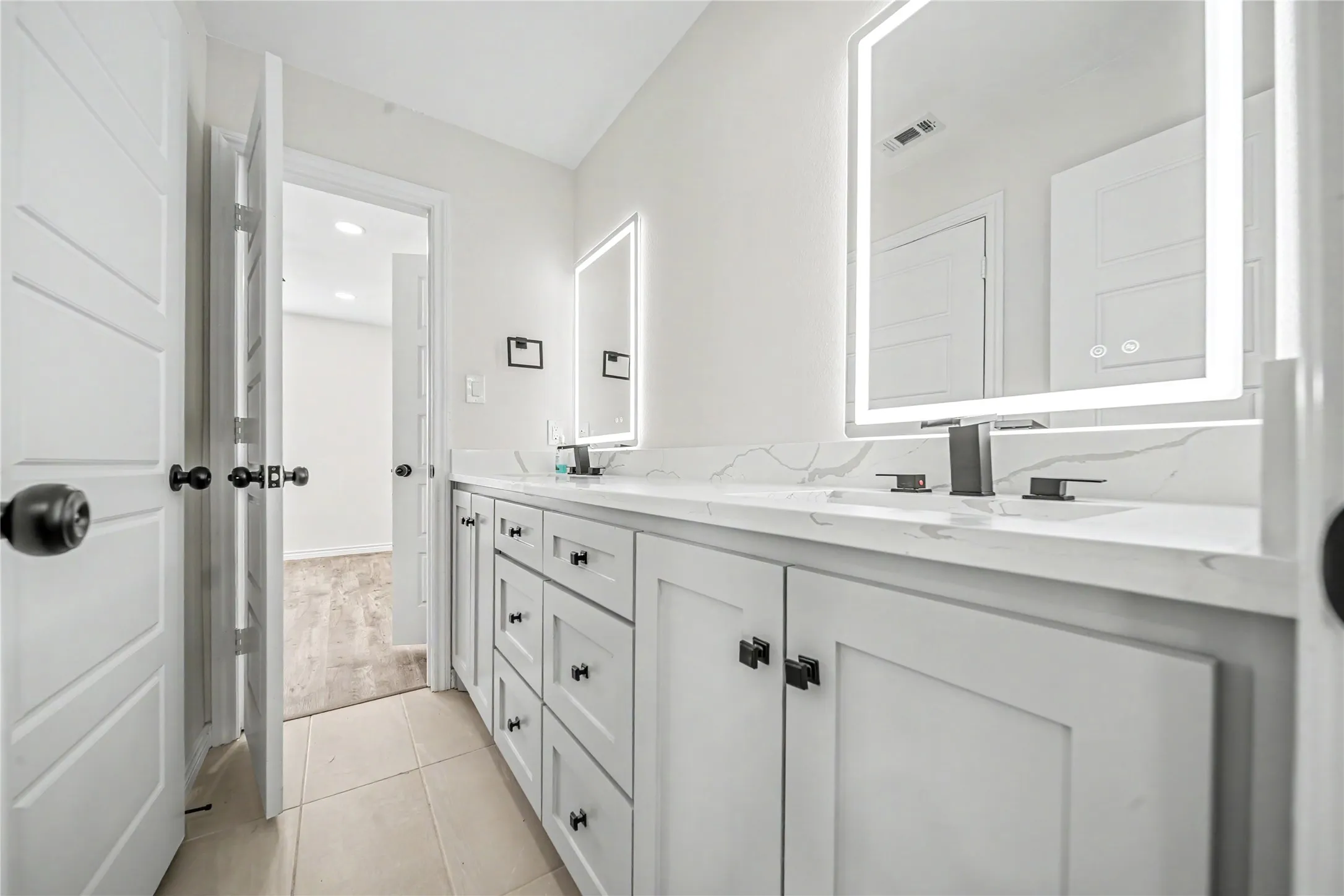 Single Family Residence For Sale in Dallas County , 703 N Dwight Avenue, Dallas, Texas 75211, 3 Bedroom, 3 Bathroom, Garage spaces, 1,998 Sqft, built in 2026, mls#21407171, Real Estate Agent in Dallas, Homes For Sale in Dallas county, Homes For Sale in Dallas, Realtor in Dallas Texas, Real Estate Brokerage Independent Realty Texas, Luminita Cordes Realtor