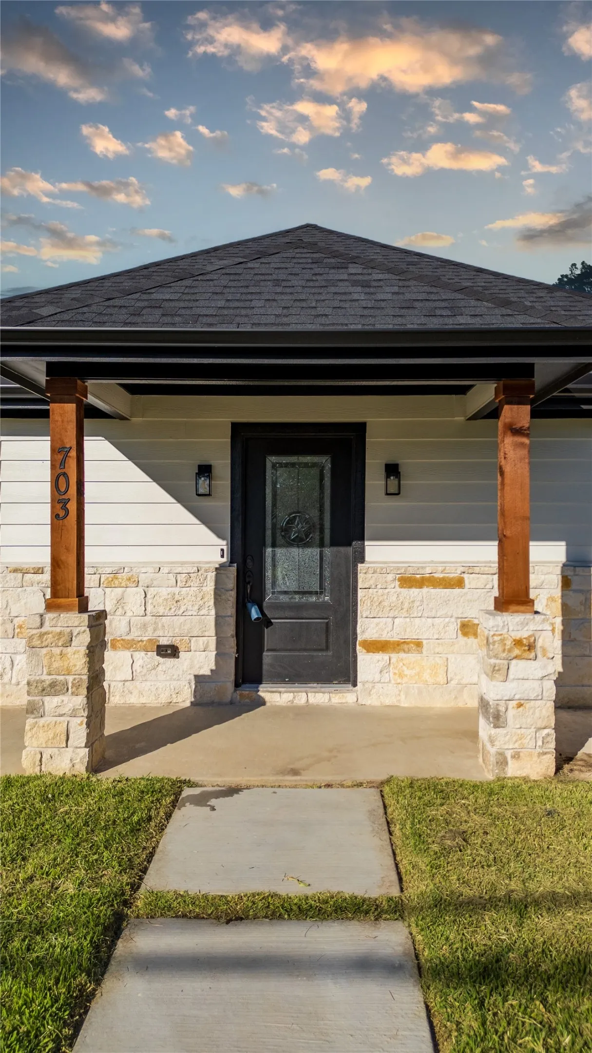 Single Family Residence For Sale in Dallas County , 703 N Dwight Avenue, Dallas, Texas 75211, 3 Bedroom, 3 Bathroom, Garage spaces, 1,998 Sqft, built in 2026, mls#21407171, Real Estate Agent in Dallas, Homes For Sale in Dallas county, Homes For Sale in Dallas, Realtor in Dallas Texas, Real Estate Brokerage Independent Realty Texas, Luminita Cordes Realtor