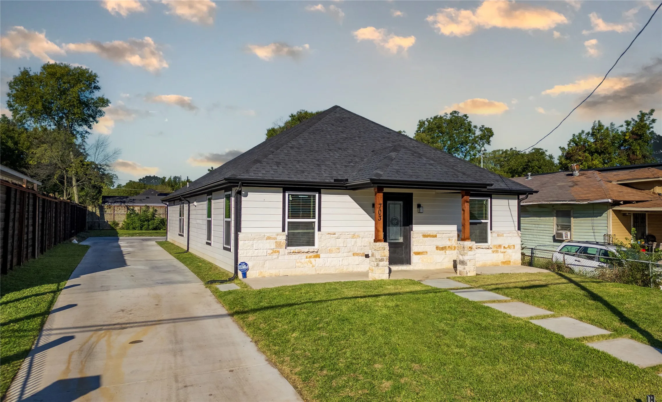 Single Family Residence For Sale in Dallas County , 703 N Dwight Avenue, Dallas, Texas 75211, 3 Bedroom, 3 Bathroom, Garage spaces, 1,998 Sqft, built in 2026, mls#21407171, Real Estate Agent in Dallas, Homes For Sale in Dallas county, Homes For Sale in Dallas, Realtor in Dallas Texas, Real Estate Brokerage Independent Realty Texas, Luminita Cordes Realtor