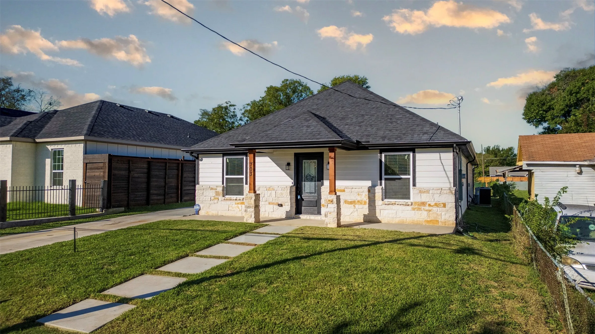 Single Family Residence For Sale in Dallas County , 703 N Dwight Avenue, Dallas, Texas 75211, 3 Bedroom, 3 Bathroom, Garage spaces, 1,998 Sqft, built in 2026, mls#21407171, Real Estate Agent in Dallas, Homes For Sale in Dallas county, Homes For Sale in Dallas, Realtor in Dallas Texas, Real Estate Brokerage Independent Realty Texas, Luminita Cordes Realtor