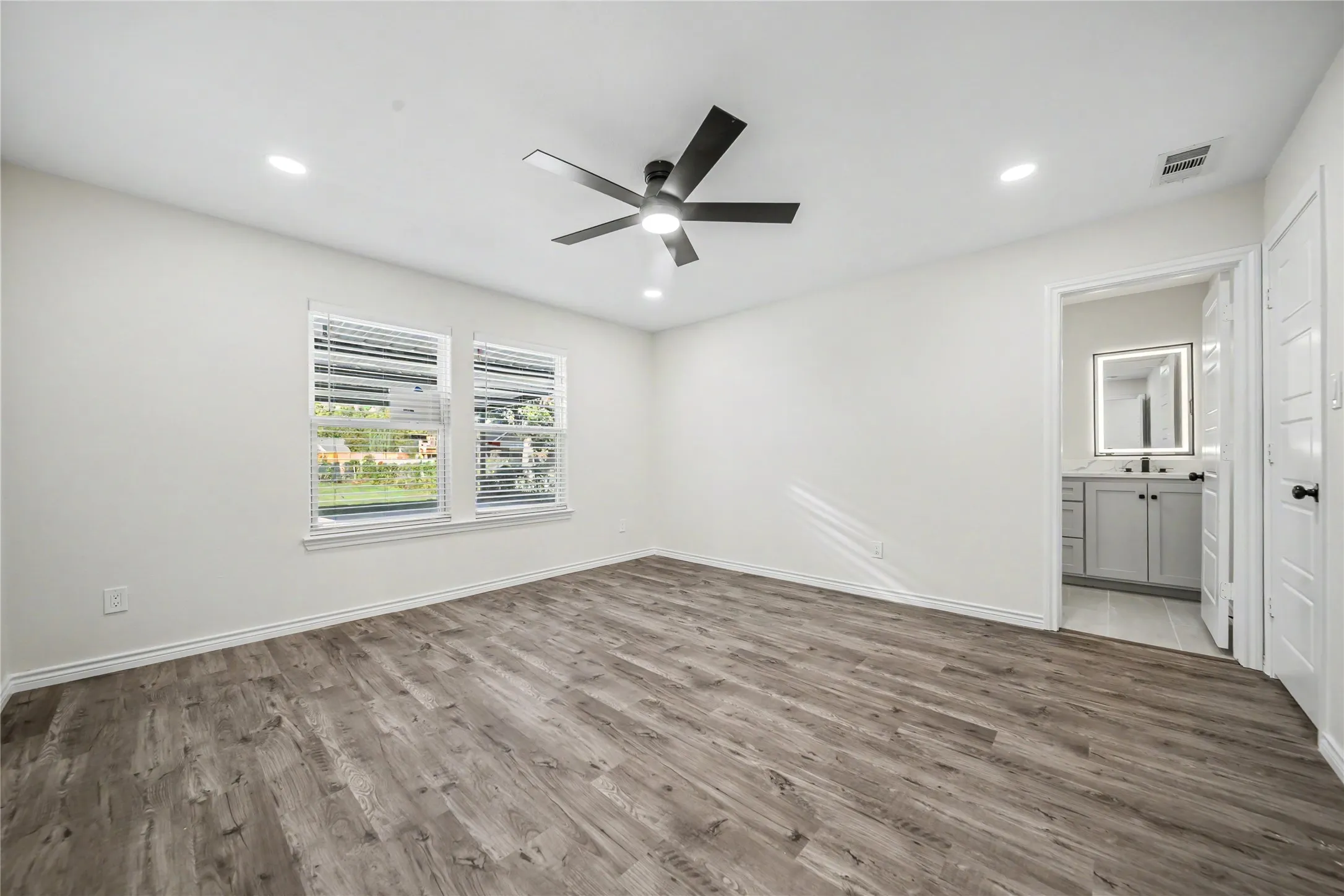 Single Family Residence For Sale in Dallas County , 703 N Dwight Avenue, Dallas, Texas 75211, 3 Bedroom, 3 Bathroom, Garage spaces, 1,998 Sqft, built in 2026, mls#21407171, Real Estate Agent in Dallas, Homes For Sale in Dallas county, Homes For Sale in Dallas, Realtor in Dallas Texas, Real Estate Brokerage Independent Realty Texas, Luminita Cordes Realtor