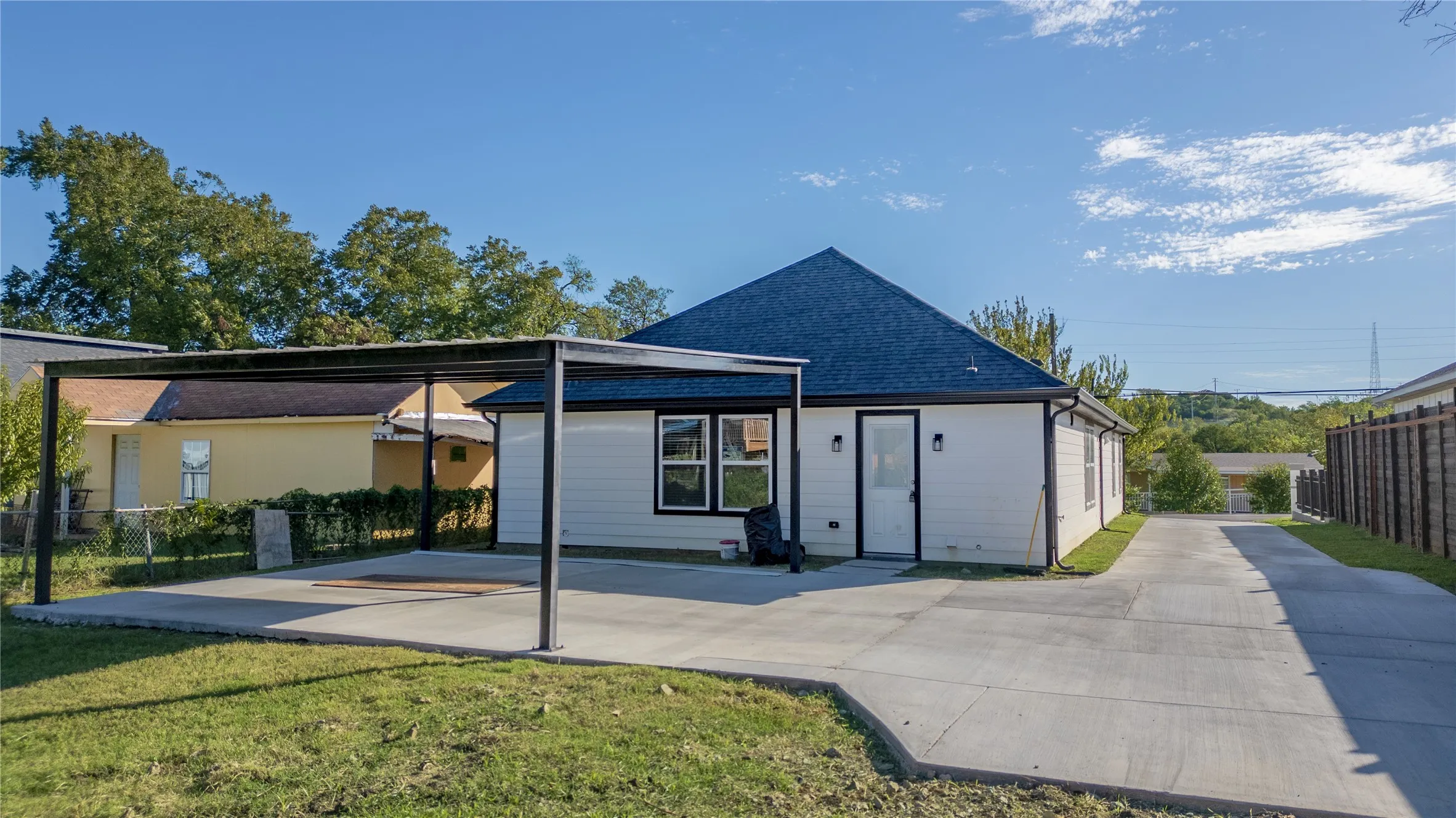 Single Family Residence For Sale in Dallas County , 703 N Dwight Avenue, Dallas, Texas 75211, 3 Bedroom, 3 Bathroom, Garage spaces, 1,998 Sqft, built in 2026, mls#21407171, Real Estate Agent in Dallas, Homes For Sale in Dallas county, Homes For Sale in Dallas, Realtor in Dallas Texas, Real Estate Brokerage Independent Realty Texas, Luminita Cordes Realtor