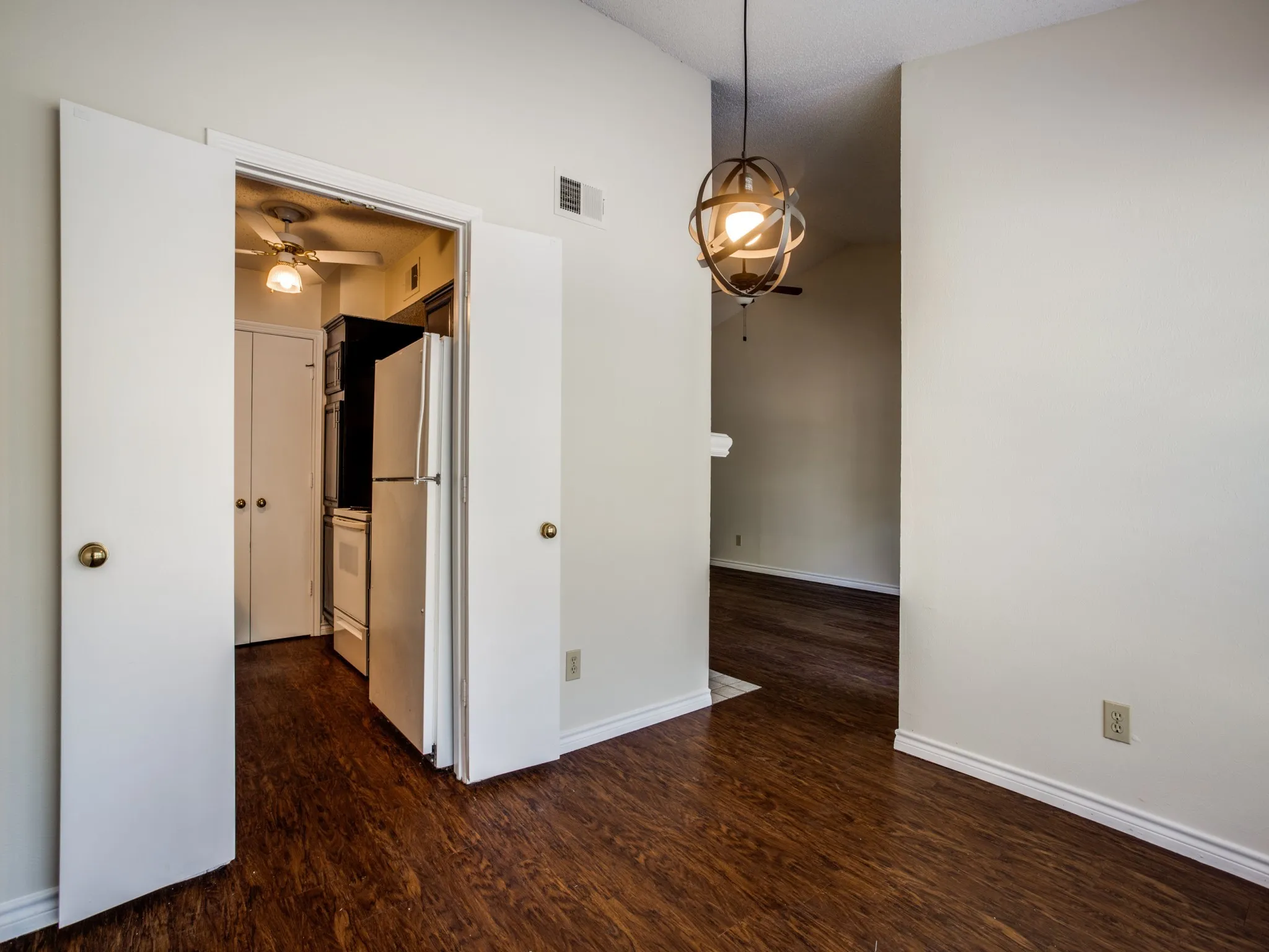 Apartment For Rent in Dallas County , 8550 Fair Oaks Crossing 204, Dallas, Texas 75243, 2 Bedroom, 1 Bathroom, Garage spaces, 858 Sqft, built in 1982, mls#21419528, Real Estate Agent in Dallas, Homes For Rent in Dallas county, Homes For Rent in Dallas, Realtor in Dallas Texas, Real Estate Brokerage Independent Realty Texas, Luminita Cordes Realtor