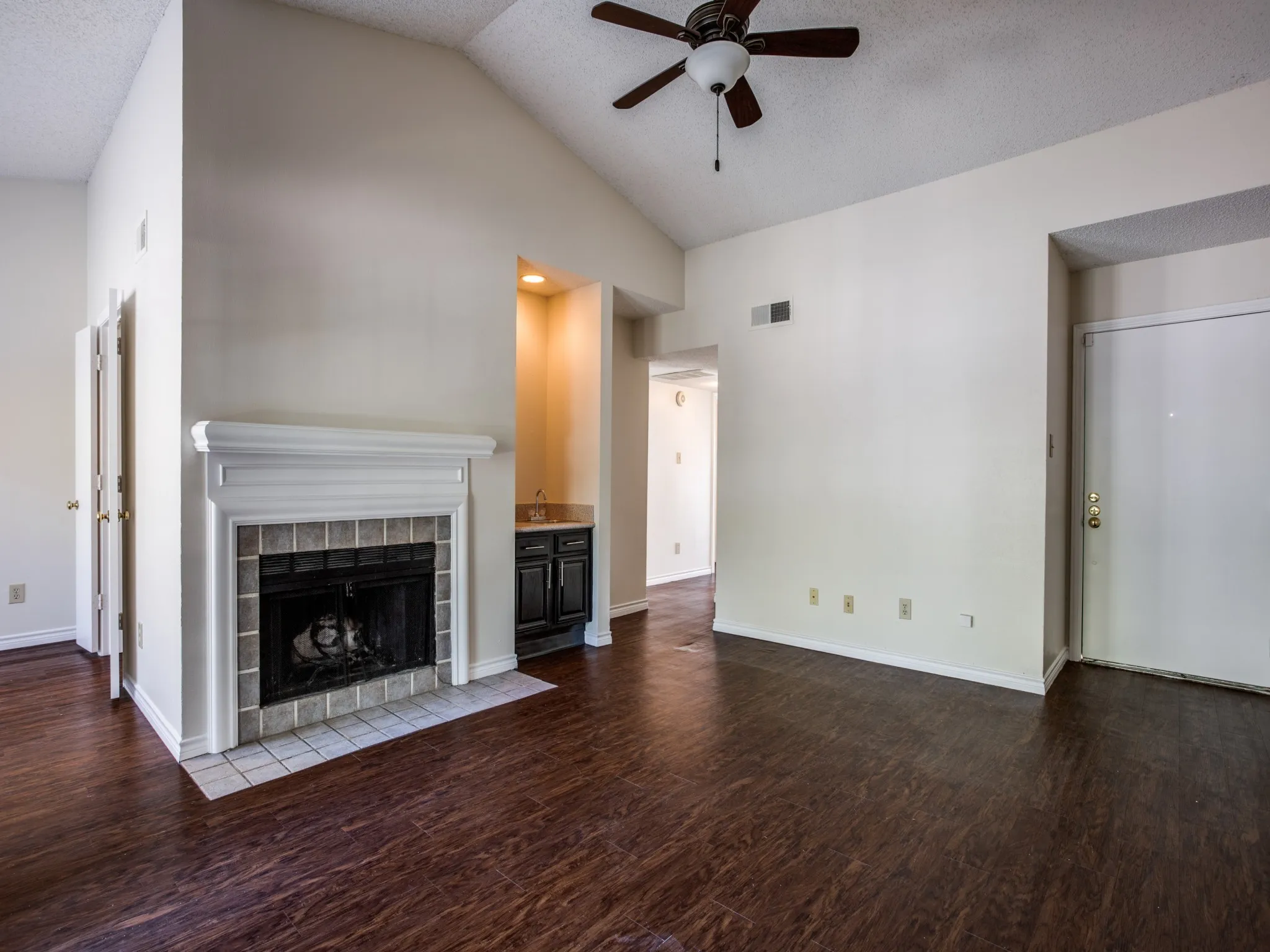 Apartment For Rent in Dallas County , 8550 Fair Oaks Crossing 204, Dallas, Texas 75243, 2 Bedroom, 1 Bathroom, Garage spaces, 858 Sqft, built in 1982, mls#21419528, Real Estate Agent in Dallas, Homes For Rent in Dallas county, Homes For Rent in Dallas, Realtor in Dallas Texas, Real Estate Brokerage Independent Realty Texas, Luminita Cordes Realtor