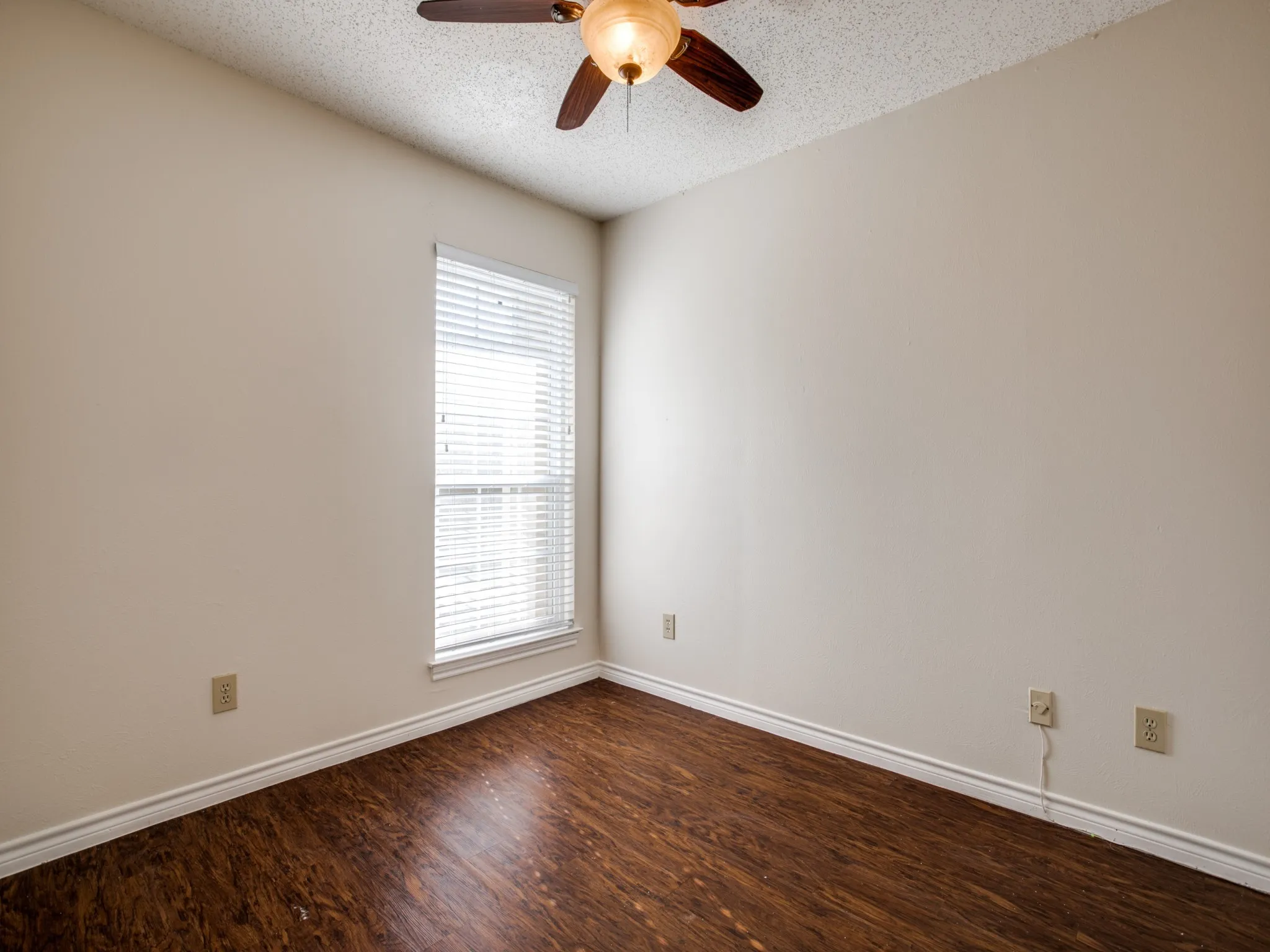 Apartment For Rent in Dallas County , 8550 Fair Oaks Crossing 204, Dallas, Texas 75243, 2 Bedroom, 1 Bathroom, Garage spaces, 858 Sqft, built in 1982, mls#21419528, Real Estate Agent in Dallas, Homes For Rent in Dallas county, Homes For Rent in Dallas, Realtor in Dallas Texas, Real Estate Brokerage Independent Realty Texas, Luminita Cordes Realtor
