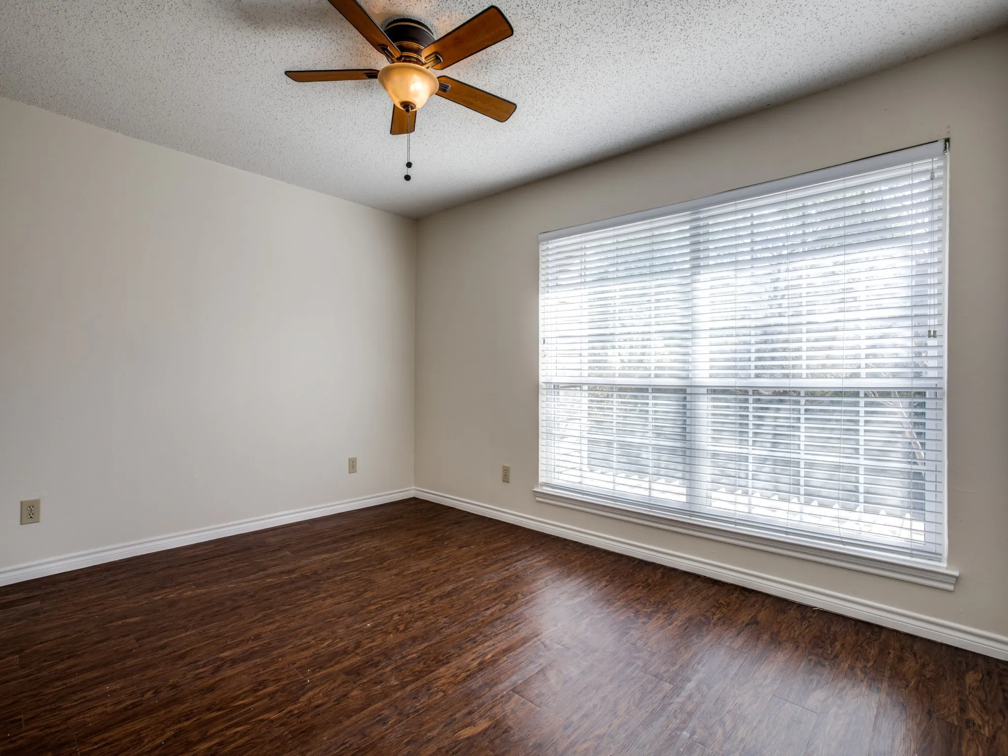 Apartment For Rent in Dallas County , 8550 Fair Oaks Crossing 204, Dallas, Texas 75243, 2 Bedroom, 1 Bathroom, Garage spaces, 858 Sqft, built in 1982, mls#21419528, Real Estate Agent in Dallas, Homes For Rent in Dallas county, Homes For Rent in Dallas, Realtor in Dallas Texas, Real Estate Brokerage Independent Realty Texas, Luminita Cordes Realtor