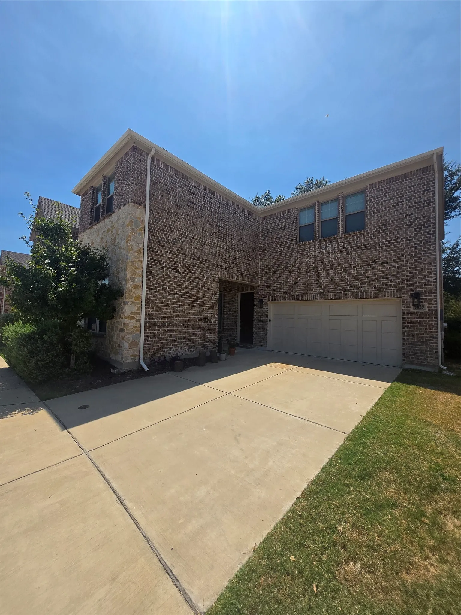 Single Family Residence For Sale in Dallas County , 9839 Romo Street, Irving, Texas 75063, 4 Bedroom, 4 Bathroom, 2 Garage spaces, 2,421 Sqft, built in 2021, mls#21419530, Real Estate Agent in Irving, Homes For Sale in Dallas county, Homes For Sale in Irving, Realtor in Irving Texas, Real Estate Brokerage Independent Realty Texas, Luminita Cordes Realtor