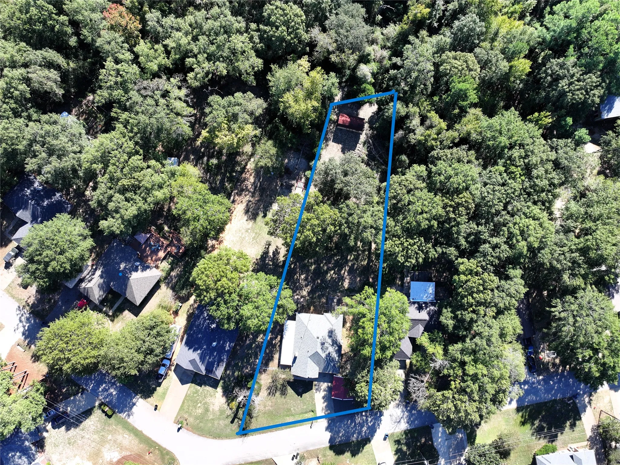 Single Family Residence For Sale in Smith County , 15838 Brittain Court, Lindale, Texas 75771, 3 Bedroom, 2 Bathroom, 2 Garage spaces, 1,549 Sqft, built in 2000, mls#21419548, Real Estate Agent in Lindale, Homes For Sale in Smith county, Homes For Sale in Lindale, Realtor in Lindale Texas, Real Estate Brokerage Independent Realty Texas, Luminita Cordes Realtor