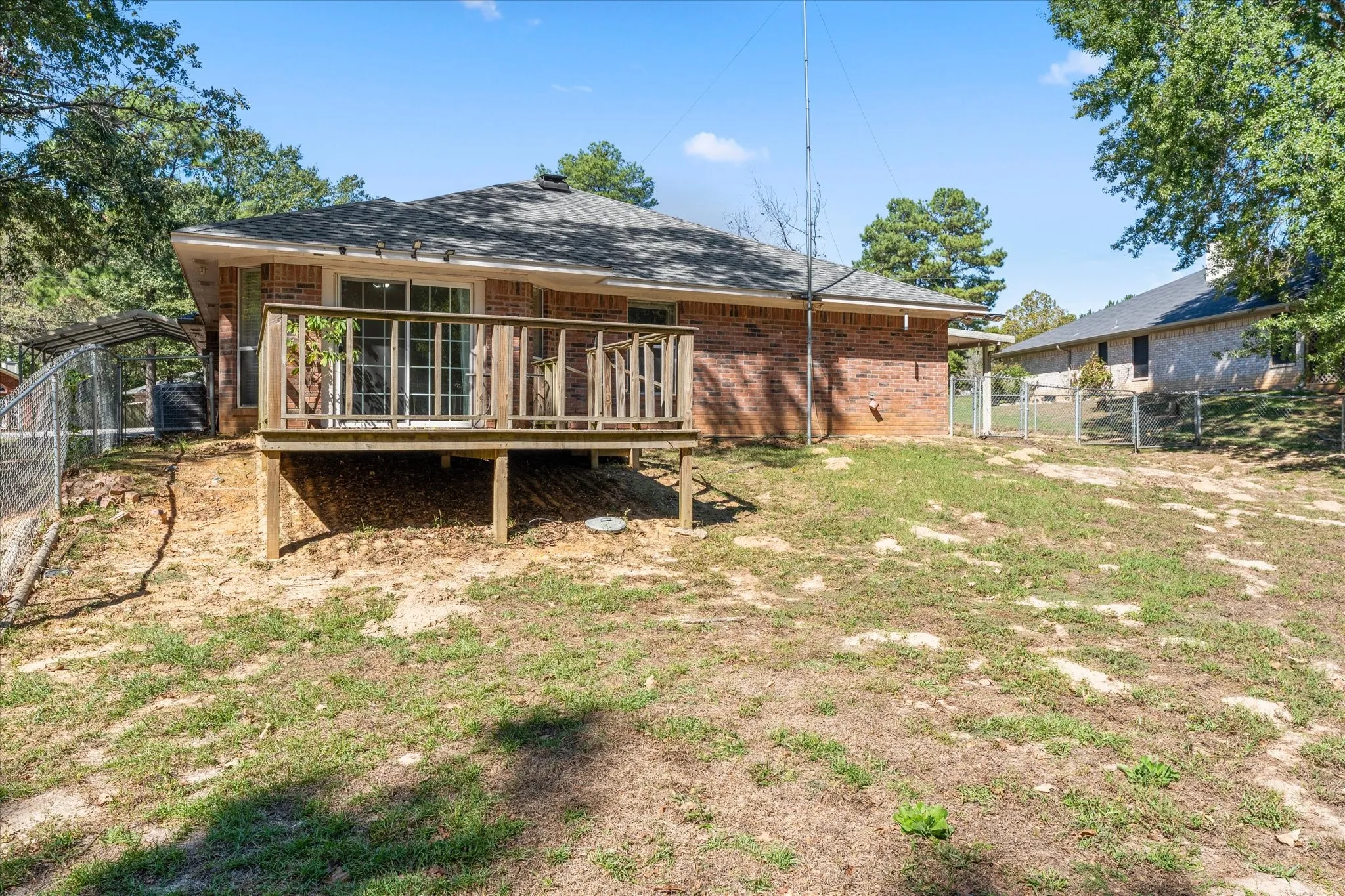 Single Family Residence For Sale in Smith County , 15838 Brittain Court, Lindale, Texas 75771, 3 Bedroom, 2 Bathroom, 2 Garage spaces, 1,549 Sqft, built in 2000, mls#21419548, Real Estate Agent in Lindale, Homes For Sale in Smith county, Homes For Sale in Lindale, Realtor in Lindale Texas, Real Estate Brokerage Independent Realty Texas, Luminita Cordes Realtor