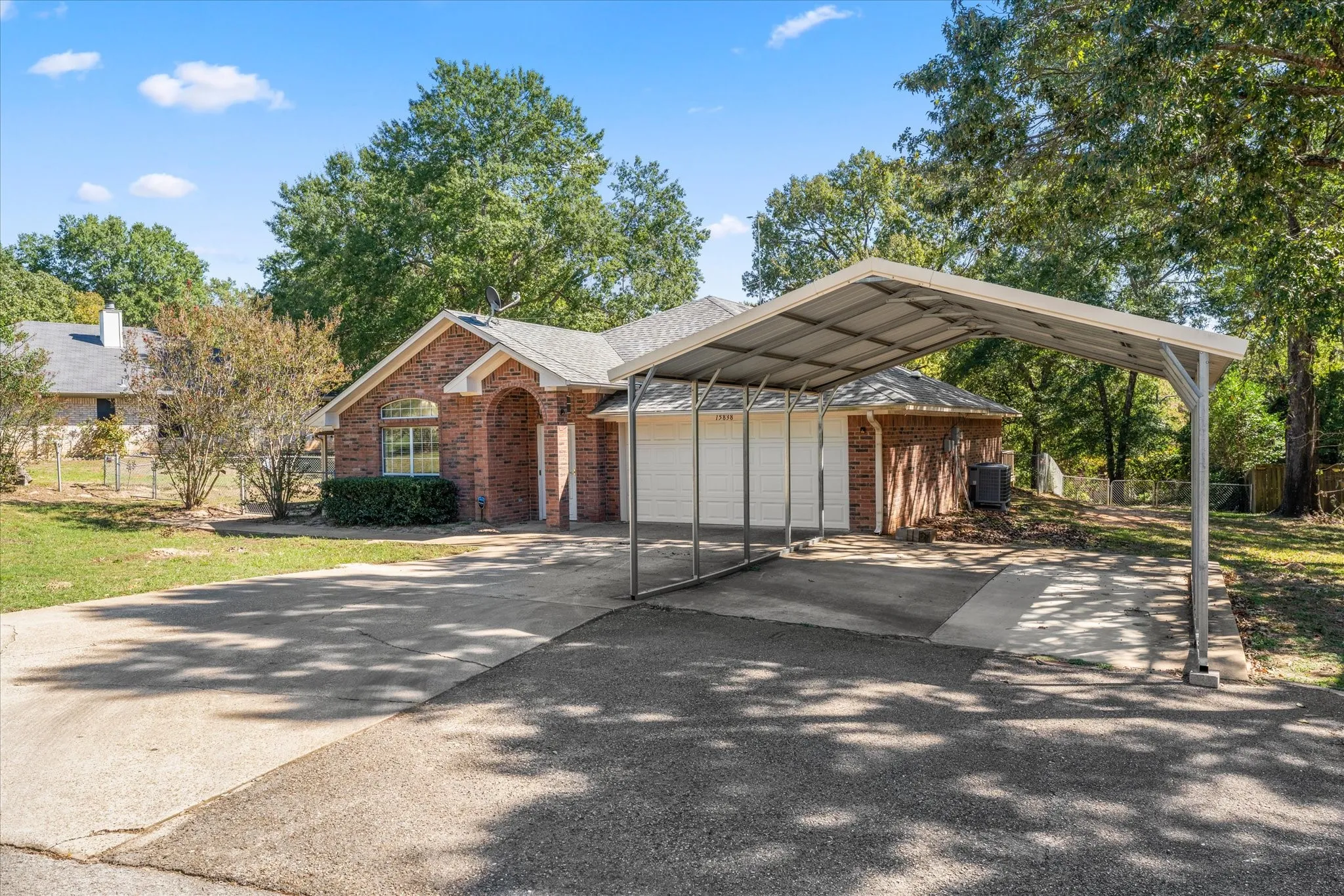 Single Family Residence For Sale in Smith County , 15838 Brittain Court, Lindale, Texas 75771, 3 Bedroom, 2 Bathroom, 2 Garage spaces, 1,549 Sqft, built in 2000, mls#21419548, Real Estate Agent in Lindale, Homes For Sale in Smith county, Homes For Sale in Lindale, Realtor in Lindale Texas, Real Estate Brokerage Independent Realty Texas, Luminita Cordes Realtor