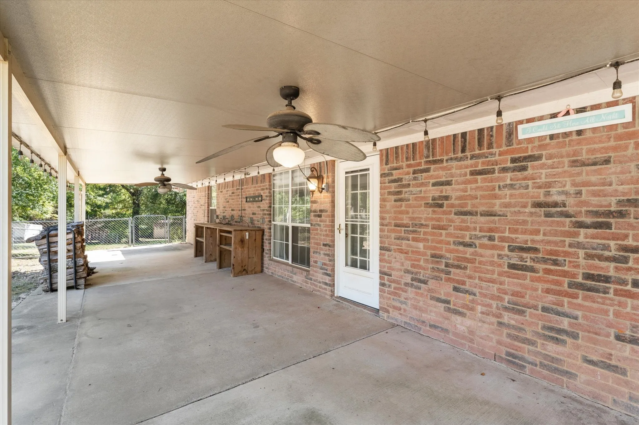 Single Family Residence For Sale in Smith County , 15838 Brittain Court, Lindale, Texas 75771, 3 Bedroom, 2 Bathroom, 2 Garage spaces, 1,549 Sqft, built in 2000, mls#21419548, Real Estate Agent in Lindale, Homes For Sale in Smith county, Homes For Sale in Lindale, Realtor in Lindale Texas, Real Estate Brokerage Independent Realty Texas, Luminita Cordes Realtor