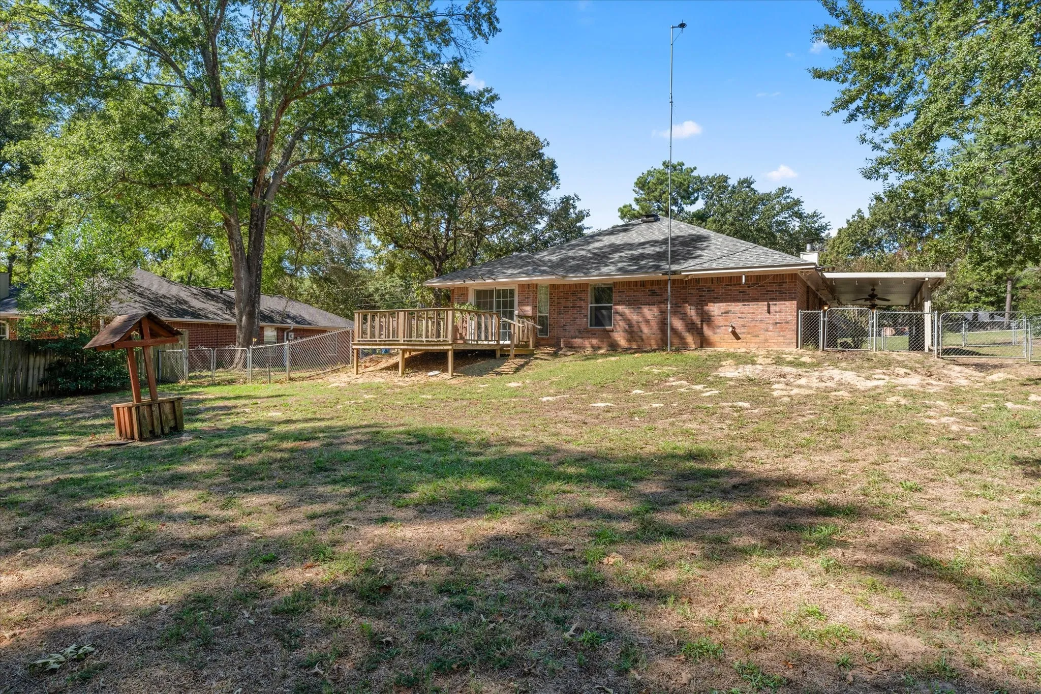 Single Family Residence For Sale in Smith County , 15838 Brittain Court, Lindale, Texas 75771, 3 Bedroom, 2 Bathroom, 2 Garage spaces, 1,549 Sqft, built in 2000, mls#21419548, Real Estate Agent in Lindale, Homes For Sale in Smith county, Homes For Sale in Lindale, Realtor in Lindale Texas, Real Estate Brokerage Independent Realty Texas, Luminita Cordes Realtor
