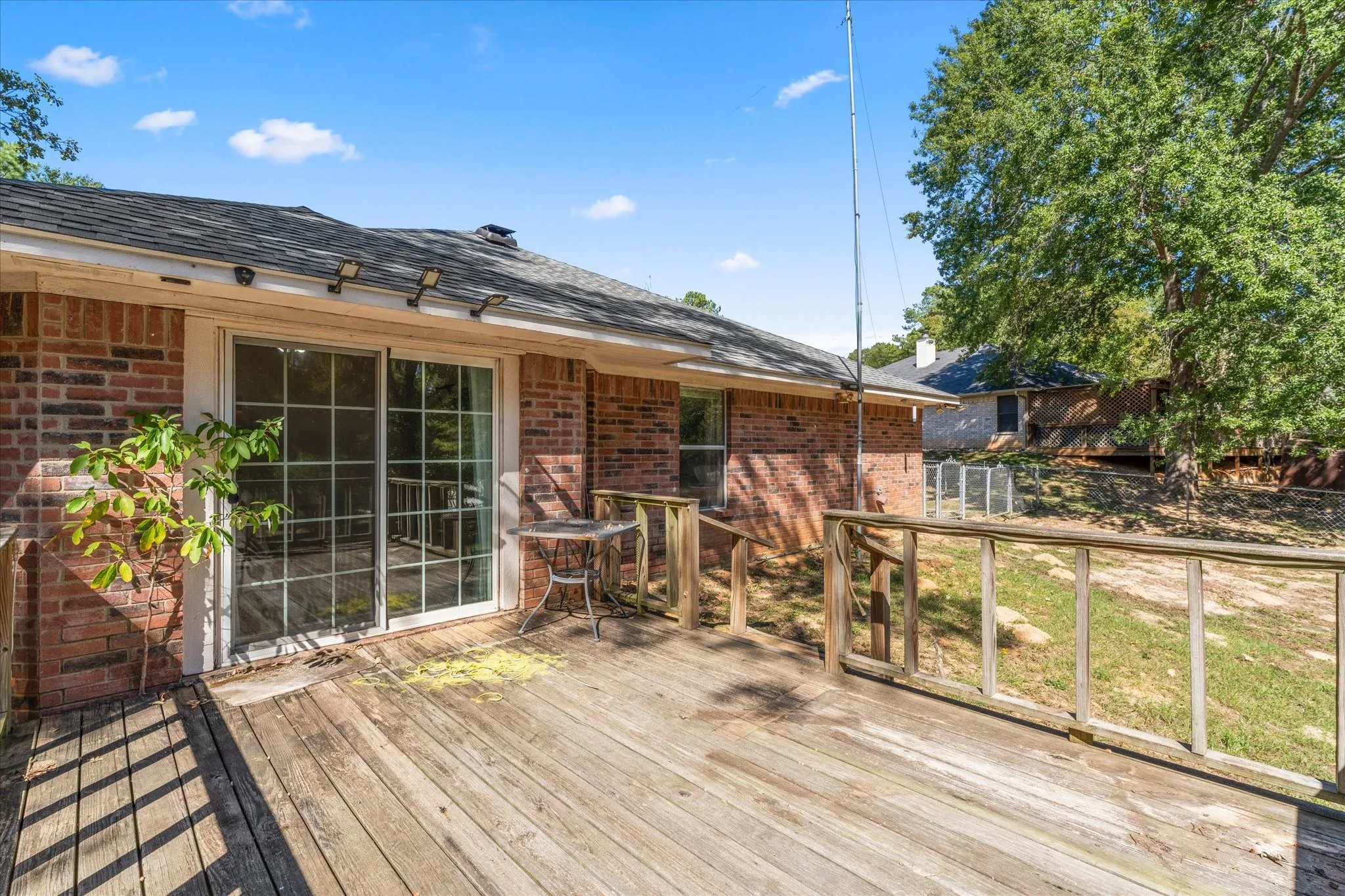 Single Family Residence For Sale in Smith County , 15838 Brittain Court, Lindale, Texas 75771, 3 Bedroom, 2 Bathroom, 2 Garage spaces, 1,549 Sqft, built in 2000, mls#21419548, Real Estate Agent in Lindale, Homes For Sale in Smith county, Homes For Sale in Lindale, Realtor in Lindale Texas, Real Estate Brokerage Independent Realty Texas, Luminita Cordes Realtor
