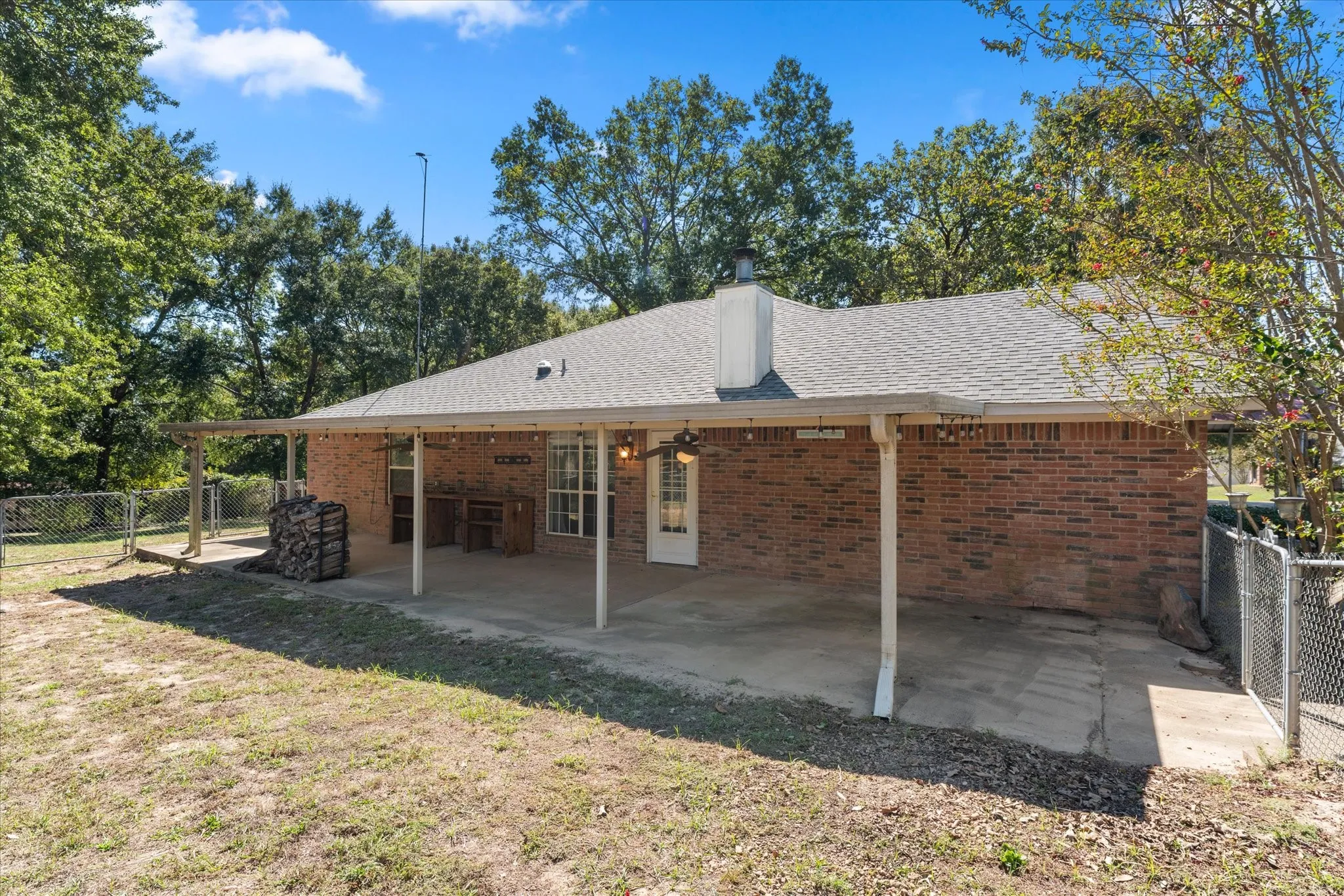 Single Family Residence For Sale in Smith County , 15838 Brittain Court, Lindale, Texas 75771, 3 Bedroom, 2 Bathroom, 2 Garage spaces, 1,549 Sqft, built in 2000, mls#21419548, Real Estate Agent in Lindale, Homes For Sale in Smith county, Homes For Sale in Lindale, Realtor in Lindale Texas, Real Estate Brokerage Independent Realty Texas, Luminita Cordes Realtor