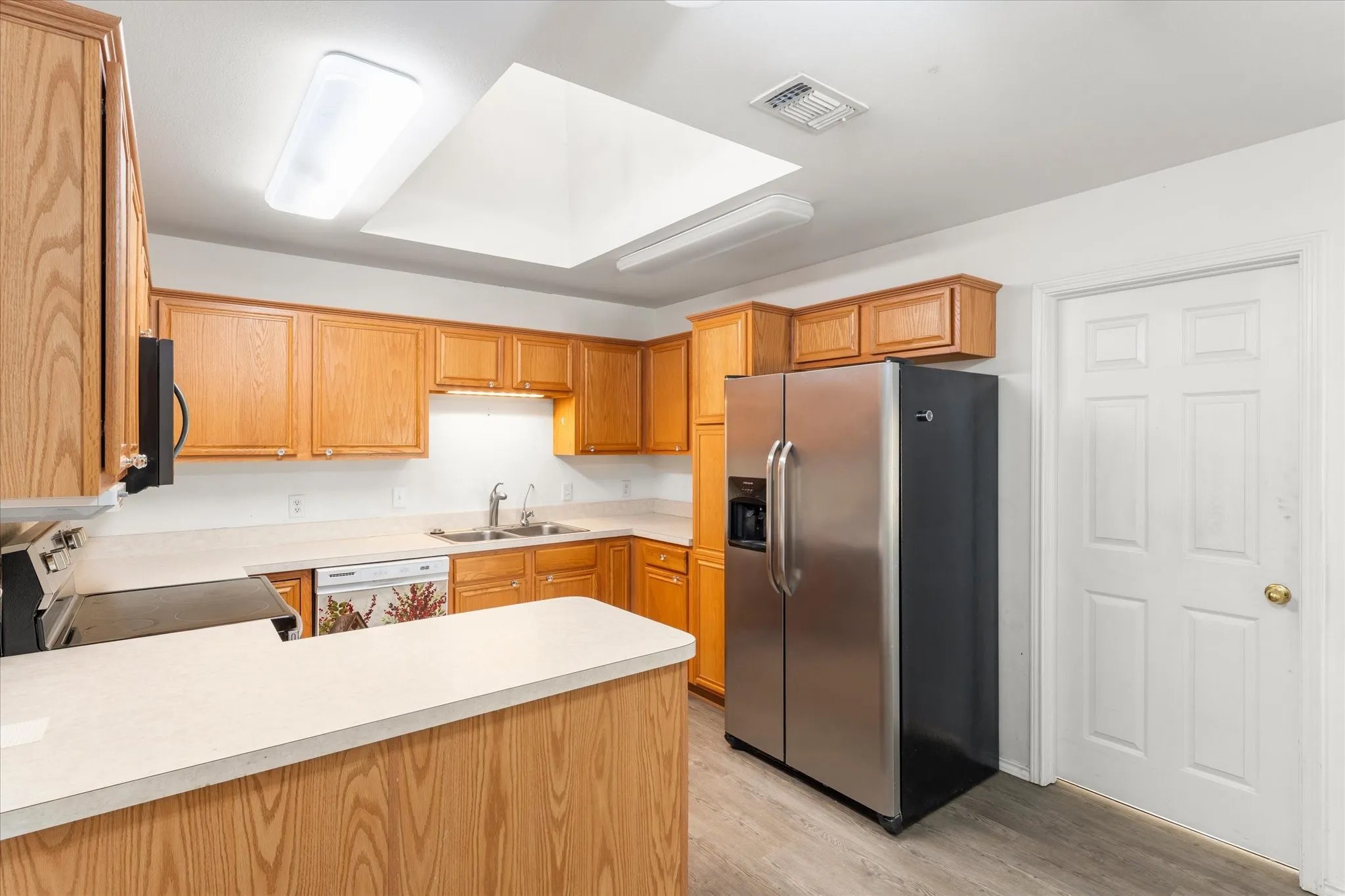 Single Family Residence For Sale in Smith County , 15838 Brittain Court, Lindale, Texas 75771, 3 Bedroom, 2 Bathroom, 2 Garage spaces, 1,549 Sqft, built in 2000, mls#21419548, Real Estate Agent in Lindale, Homes For Sale in Smith county, Homes For Sale in Lindale, Realtor in Lindale Texas, Real Estate Brokerage Independent Realty Texas, Luminita Cordes Realtor