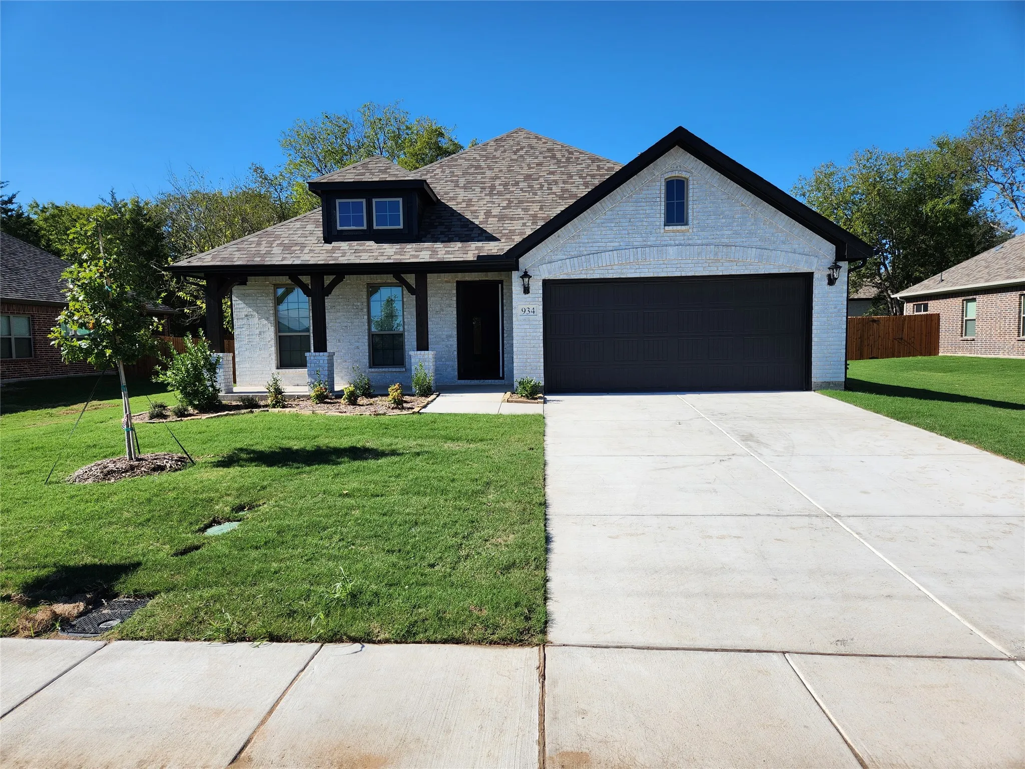 Single Family Residence For Rent in Grayson County , 934 S Main, Van Alstyne, Texas 75495, 4 Bedroom, 2 Bathroom, 2 Garage spaces, 1,875 Sqft, built in 2023, mls#21419578, Real Estate Agent in Van Alstyne, Homes For Rent in Grayson county, Homes For Rent in Van Alstyne, Realtor in Van Alstyne Texas, Real Estate Brokerage Independent Realty Texas, Luminita Cordes Realtor