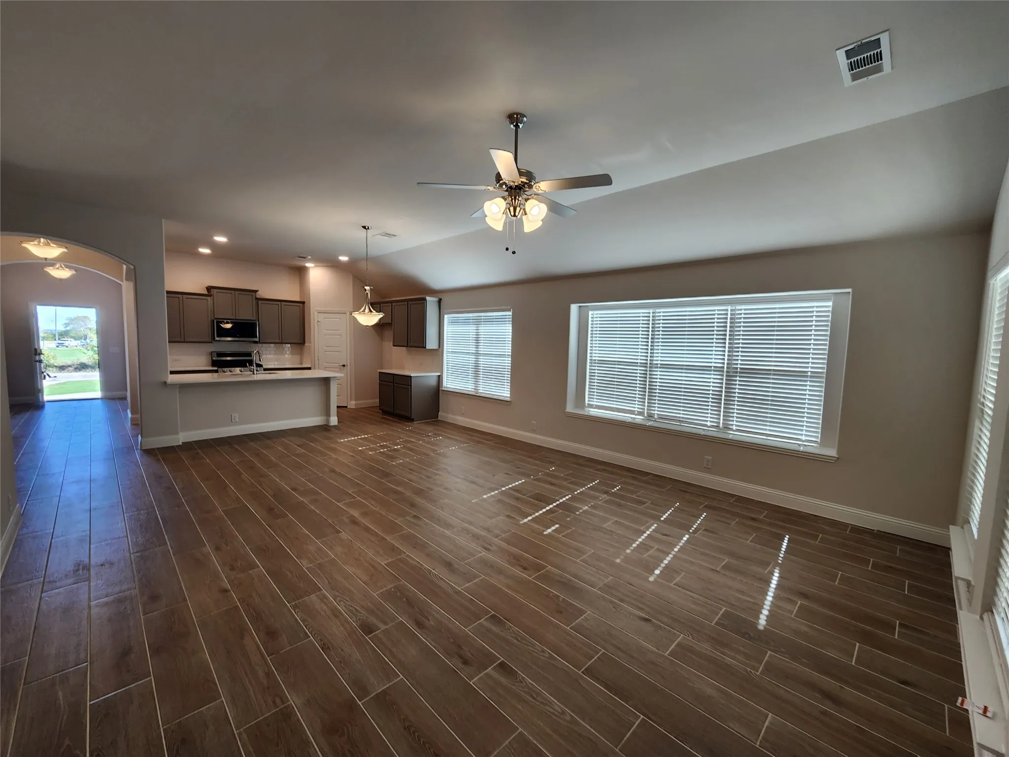 Single Family Residence For Rent in Grayson County , 934 S Main, Van Alstyne, Texas 75495, 4 Bedroom, 2 Bathroom, 2 Garage spaces, 1,875 Sqft, built in 2023, mls#21419578, Real Estate Agent in Van Alstyne, Homes For Rent in Grayson county, Homes For Rent in Van Alstyne, Realtor in Van Alstyne Texas, Real Estate Brokerage Independent Realty Texas, Luminita Cordes Realtor