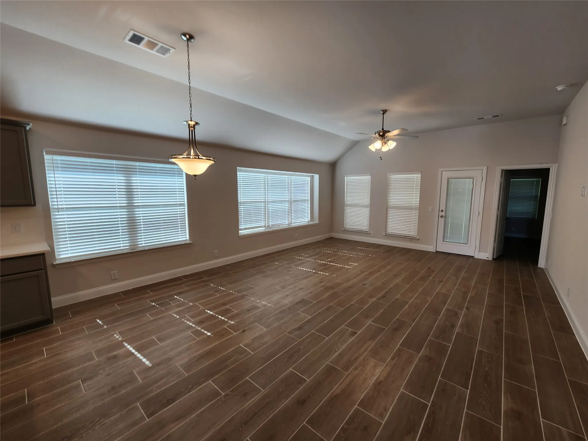 Single Family Residence For Rent in Grayson County , 934 S Main, Van Alstyne, Texas 75495, 4 Bedroom, 2 Bathroom, 2 Garage spaces, 1,875 Sqft, built in 2023, mls#21419578, Real Estate Agent in Van Alstyne, Homes For Rent in Grayson county, Homes For Rent in Van Alstyne, Realtor in Van Alstyne Texas, Real Estate Brokerage Independent Realty Texas, Luminita Cordes Realtor