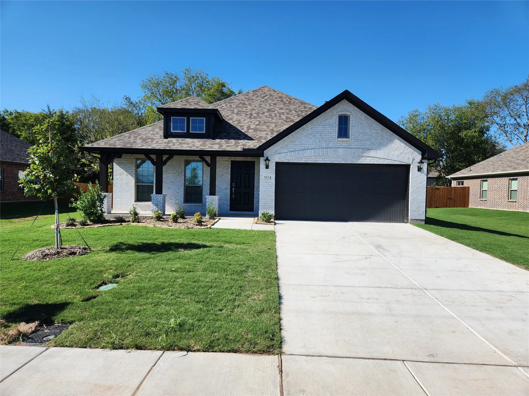 Single Family Residence For Rent in Grayson County , 934 S Main, Van Alstyne, Texas 75495, 4 Bedroom, 2 Bathroom, 2 Garage spaces, 1,875 Sqft, built in 2023, mls#21419578, Real Estate Agent in Van Alstyne, Homes For Rent in Grayson county, Homes For Rent in Van Alstyne, Realtor in Van Alstyne Texas, Real Estate Brokerage Independent Realty Texas, Luminita Cordes Realtor
