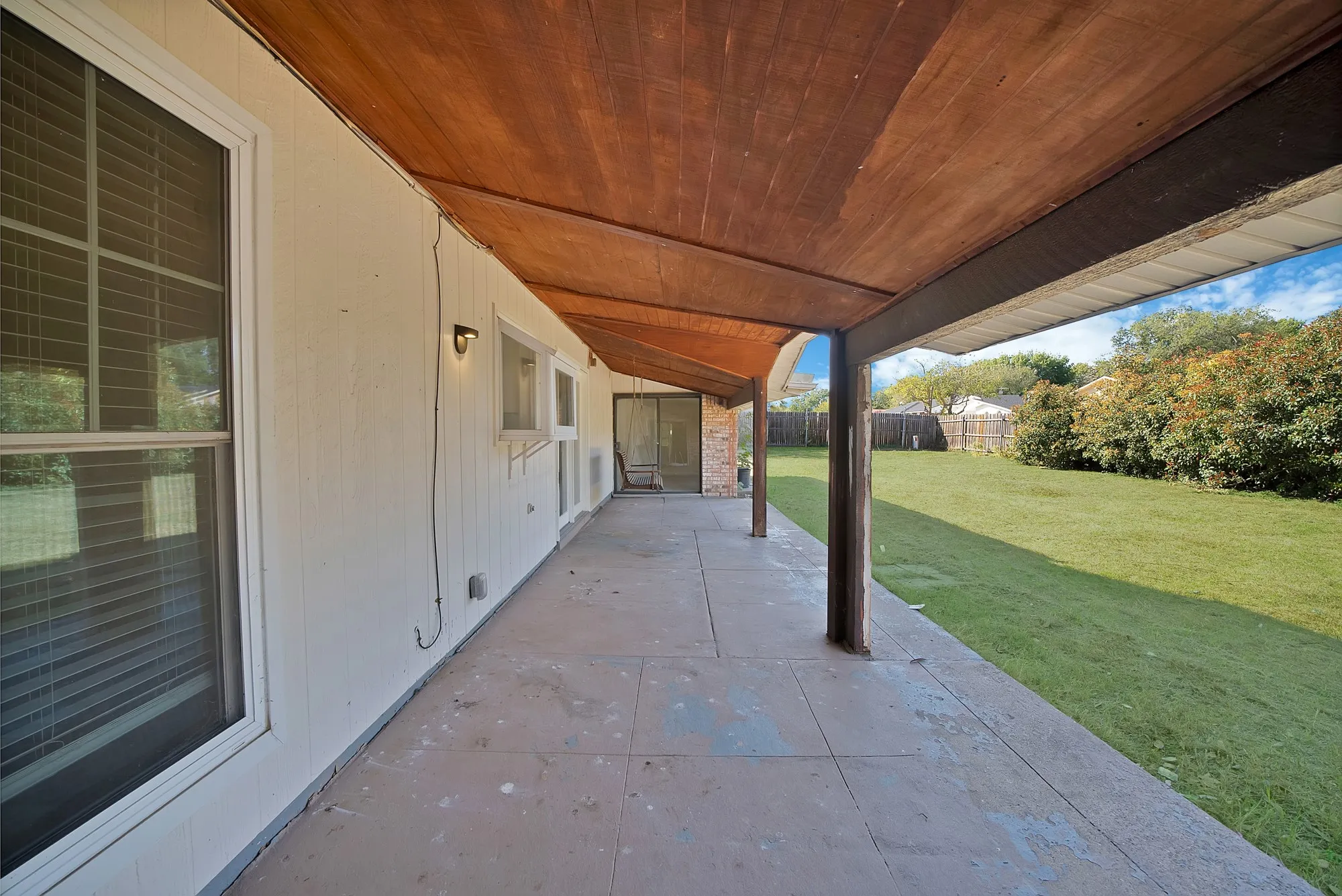 Single Family Residence For Sale in Tarrant County , 7124 Baird Drive, Fort Worth, Texas 76134, 4 Bedroom, 3 Bathroom, 2 Garage spaces, 2,058 Sqft, built in 1977, mls#21419454, Real Estate Agent in Fort Worth, Homes For Sale in Tarrant county, Homes For Sale in Fort Worth, Realtor in Fort Worth Texas, Real Estate Brokerage Independent Realty Texas, Luminita Cordes Realtor