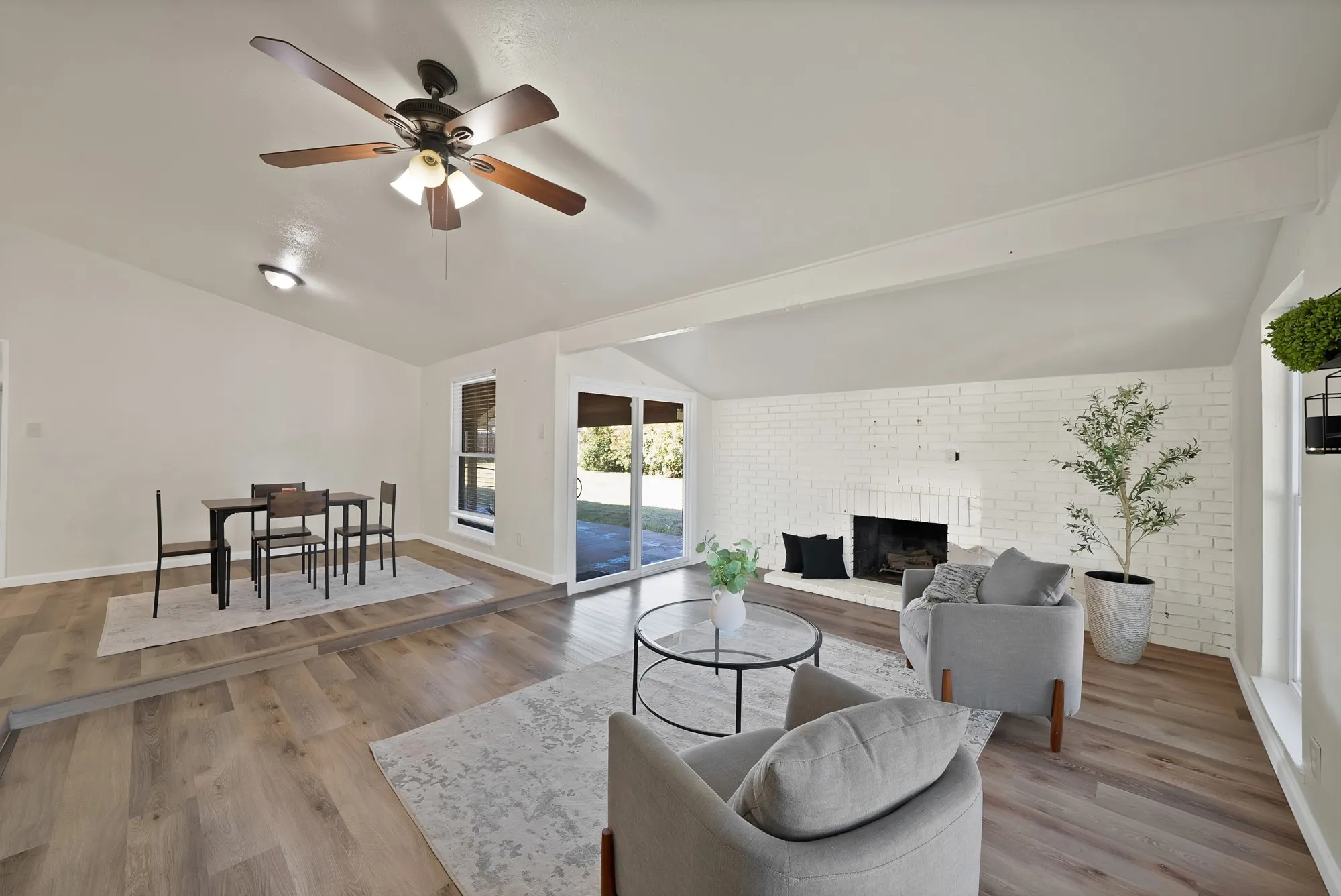 Single Family Residence For Sale in Tarrant County , 7124 Baird Drive, Fort Worth, Texas 76134, 4 Bedroom, 3 Bathroom, 2 Garage spaces, 2,058 Sqft, built in 1977, mls#21419454, Real Estate Agent in Fort Worth, Homes For Sale in Tarrant county, Homes For Sale in Fort Worth, Realtor in Fort Worth Texas, Real Estate Brokerage Independent Realty Texas, Luminita Cordes Realtor