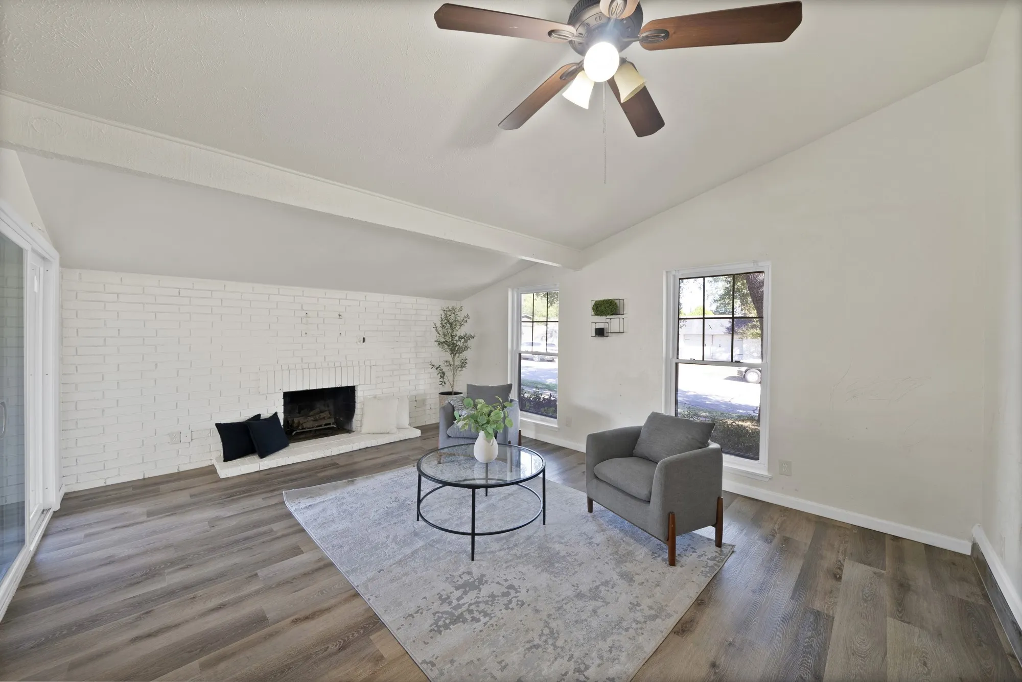 Single Family Residence For Sale in Tarrant County , 7124 Baird Drive, Fort Worth, Texas 76134, 4 Bedroom, 3 Bathroom, 2 Garage spaces, 2,058 Sqft, built in 1977, mls#21419454, Real Estate Agent in Fort Worth, Homes For Sale in Tarrant county, Homes For Sale in Fort Worth, Realtor in Fort Worth Texas, Real Estate Brokerage Independent Realty Texas, Luminita Cordes Realtor