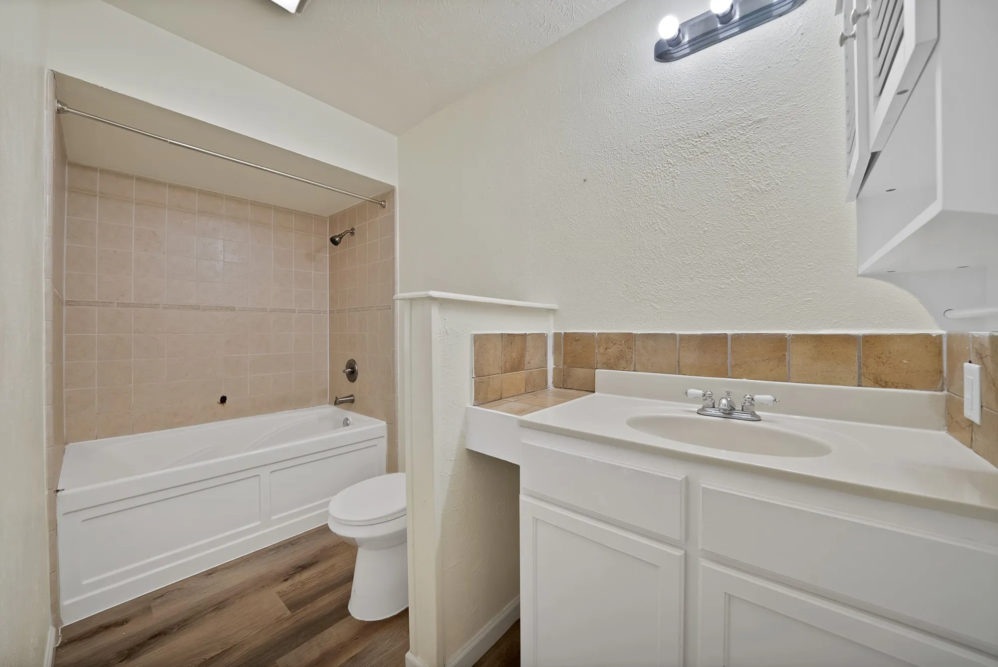 Single Family Residence For Sale in Tarrant County , 7124 Baird Drive, Fort Worth, Texas 76134, 4 Bedroom, 3 Bathroom, 2 Garage spaces, 2,058 Sqft, built in 1977, mls#21419454, Real Estate Agent in Fort Worth, Homes For Sale in Tarrant county, Homes For Sale in Fort Worth, Realtor in Fort Worth Texas, Real Estate Brokerage Independent Realty Texas, Luminita Cordes Realtor