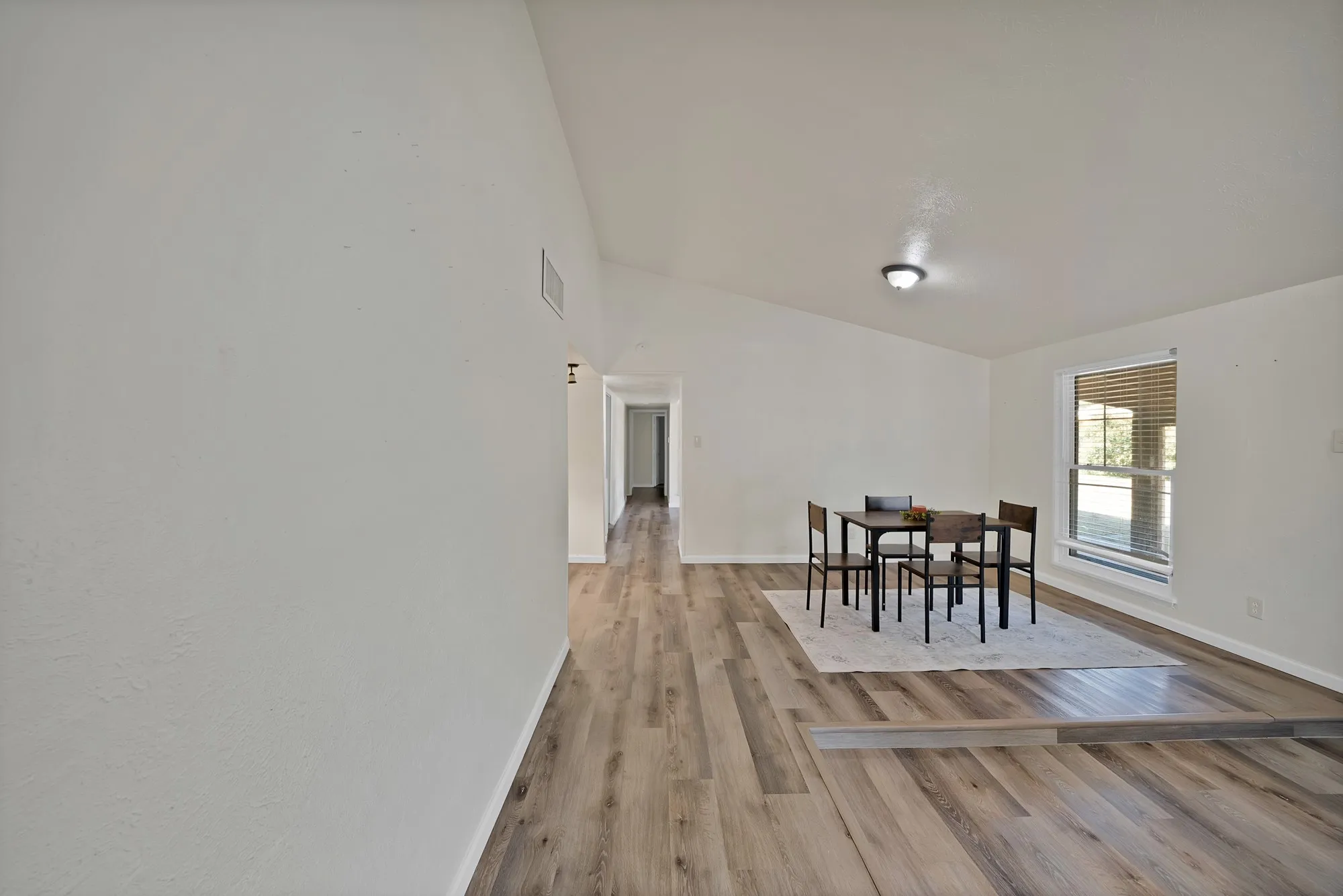Single Family Residence For Sale in Tarrant County , 7124 Baird Drive, Fort Worth, Texas 76134, 4 Bedroom, 3 Bathroom, 2 Garage spaces, 2,058 Sqft, built in 1977, mls#21419454, Real Estate Agent in Fort Worth, Homes For Sale in Tarrant county, Homes For Sale in Fort Worth, Realtor in Fort Worth Texas, Real Estate Brokerage Independent Realty Texas, Luminita Cordes Realtor