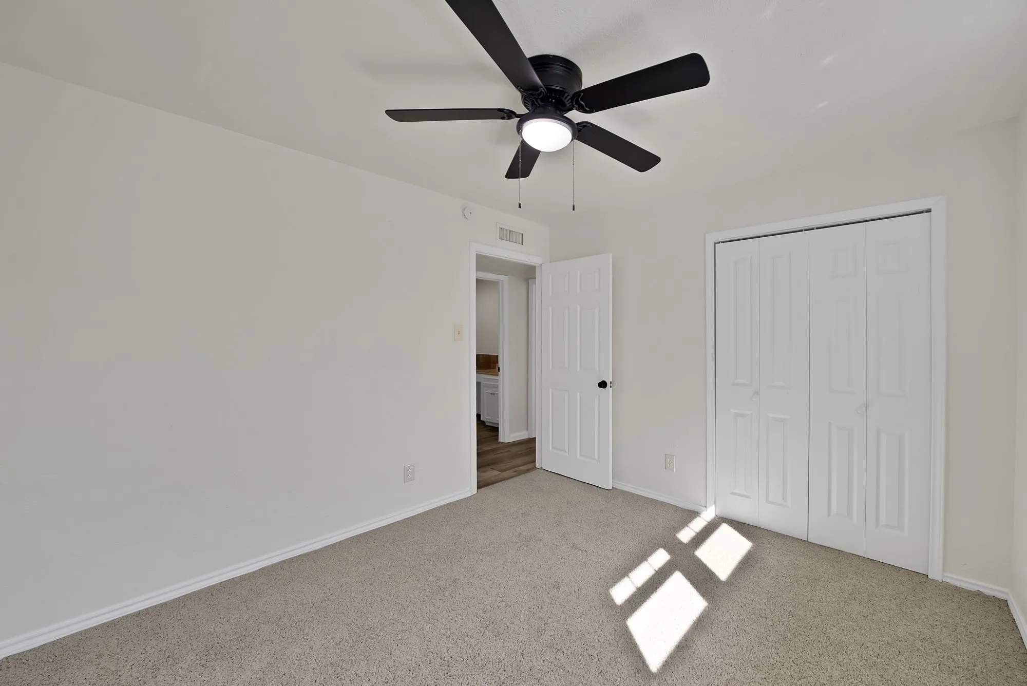 Single Family Residence For Sale in Tarrant County , 7124 Baird Drive, Fort Worth, Texas 76134, 4 Bedroom, 3 Bathroom, 2 Garage spaces, 2,058 Sqft, built in 1977, mls#21419454, Real Estate Agent in Fort Worth, Homes For Sale in Tarrant county, Homes For Sale in Fort Worth, Realtor in Fort Worth Texas, Real Estate Brokerage Independent Realty Texas, Luminita Cordes Realtor