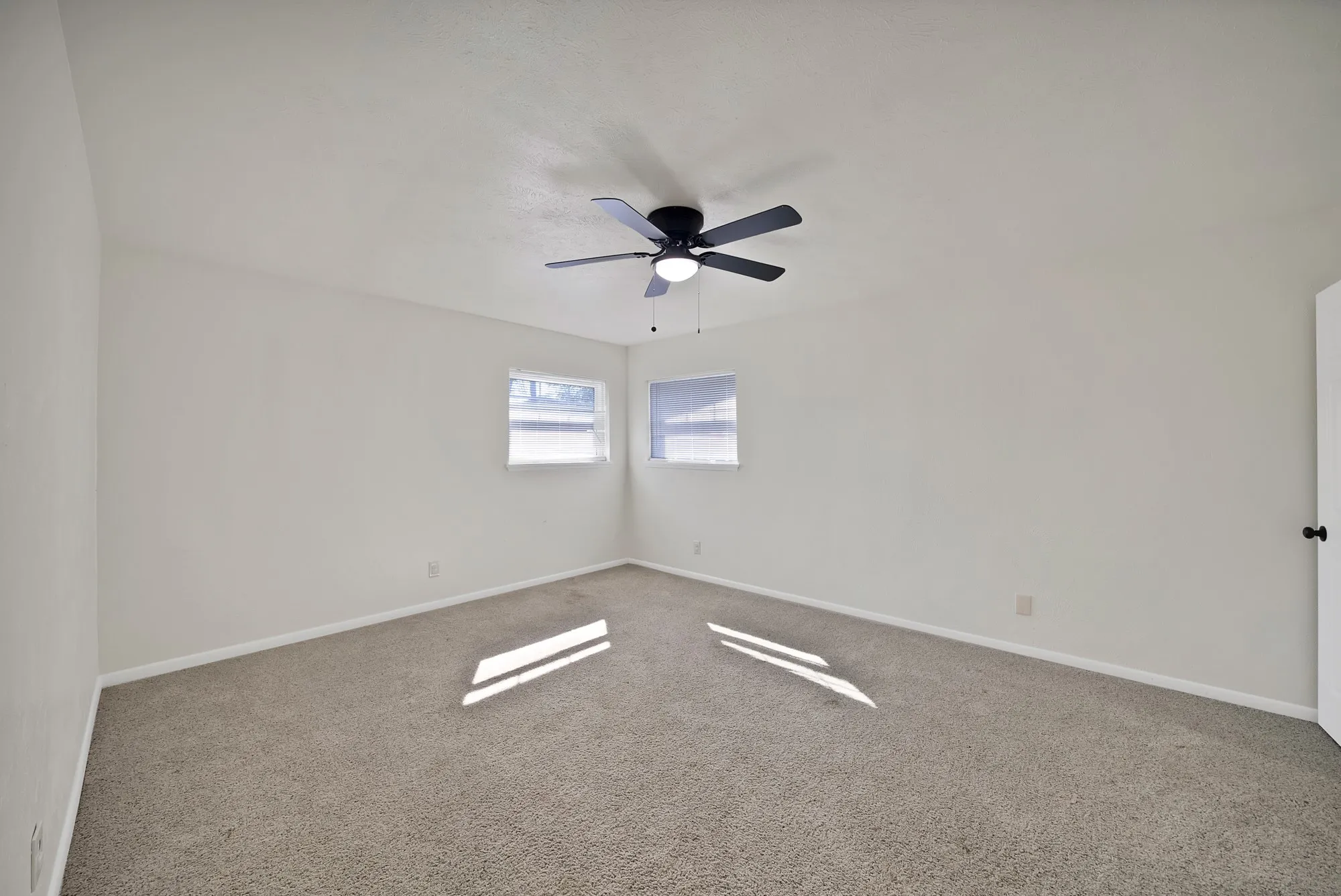Single Family Residence For Sale in Tarrant County , 7124 Baird Drive, Fort Worth, Texas 76134, 4 Bedroom, 3 Bathroom, 2 Garage spaces, 2,058 Sqft, built in 1977, mls#21419454, Real Estate Agent in Fort Worth, Homes For Sale in Tarrant county, Homes For Sale in Fort Worth, Realtor in Fort Worth Texas, Real Estate Brokerage Independent Realty Texas, Luminita Cordes Realtor