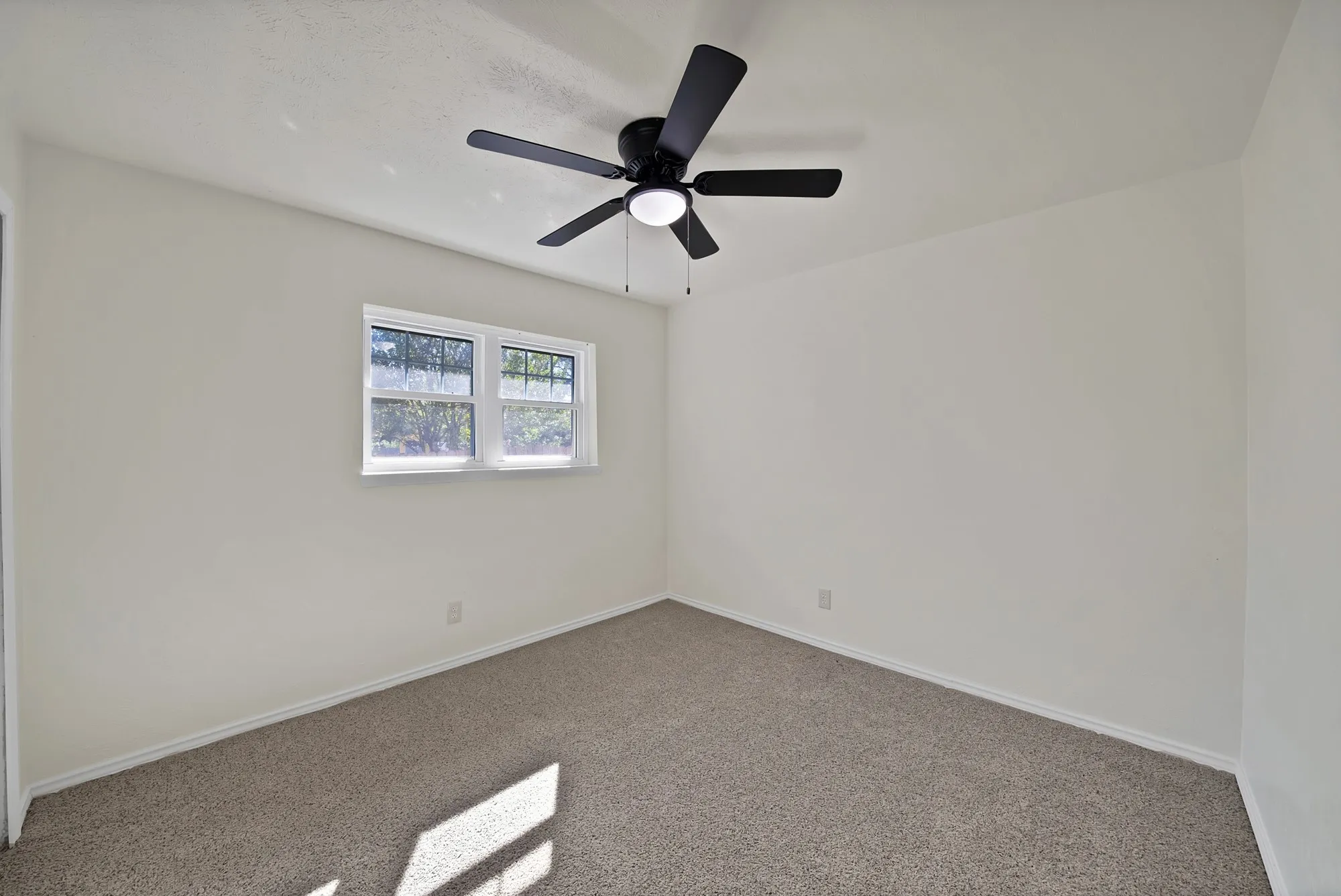 Single Family Residence For Sale in Tarrant County , 7124 Baird Drive, Fort Worth, Texas 76134, 4 Bedroom, 3 Bathroom, 2 Garage spaces, 2,058 Sqft, built in 1977, mls#21419454, Real Estate Agent in Fort Worth, Homes For Sale in Tarrant county, Homes For Sale in Fort Worth, Realtor in Fort Worth Texas, Real Estate Brokerage Independent Realty Texas, Luminita Cordes Realtor