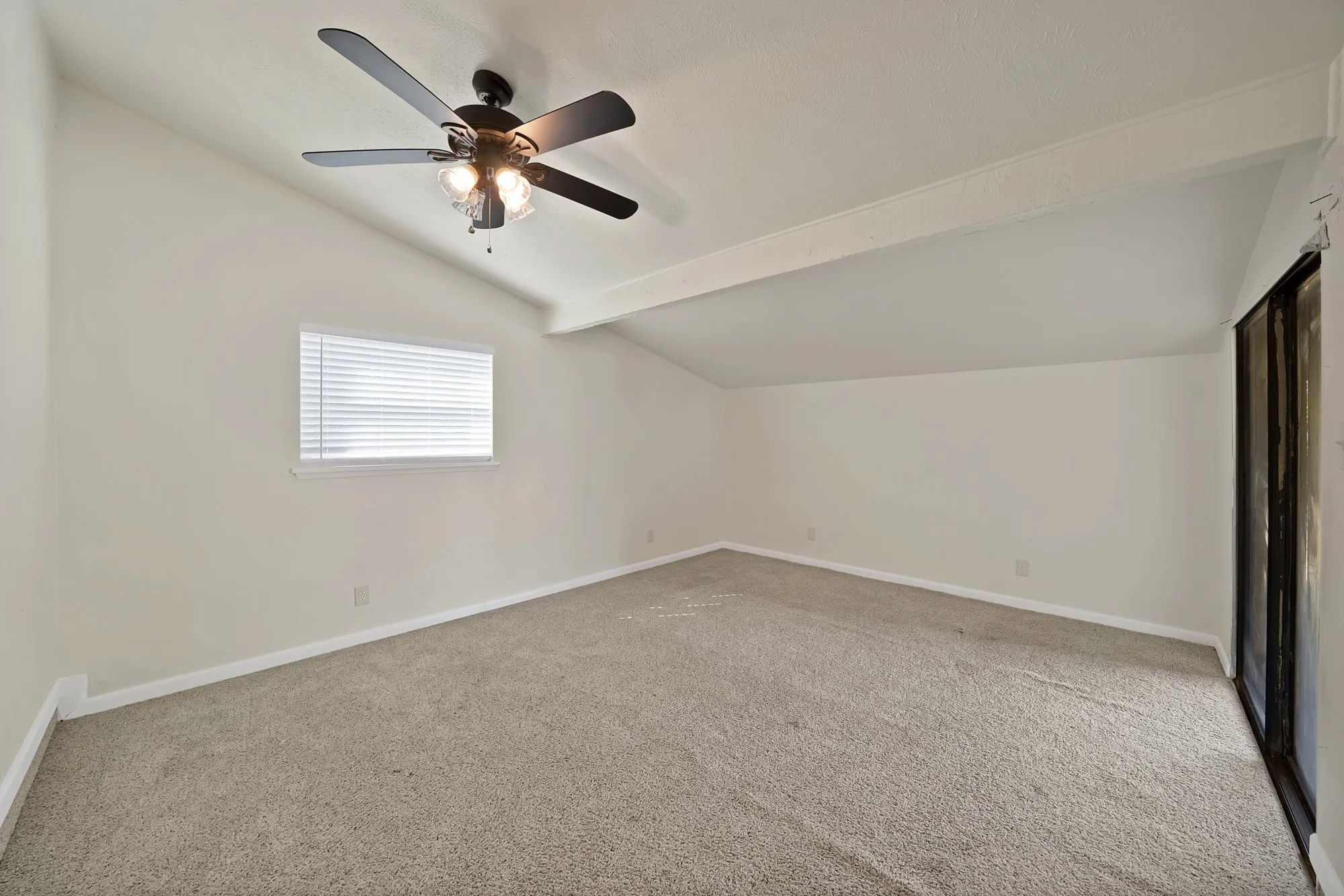 Single Family Residence For Sale in Tarrant County , 7124 Baird Drive, Fort Worth, Texas 76134, 4 Bedroom, 3 Bathroom, 2 Garage spaces, 2,058 Sqft, built in 1977, mls#21419454, Real Estate Agent in Fort Worth, Homes For Sale in Tarrant county, Homes For Sale in Fort Worth, Realtor in Fort Worth Texas, Real Estate Brokerage Independent Realty Texas, Luminita Cordes Realtor