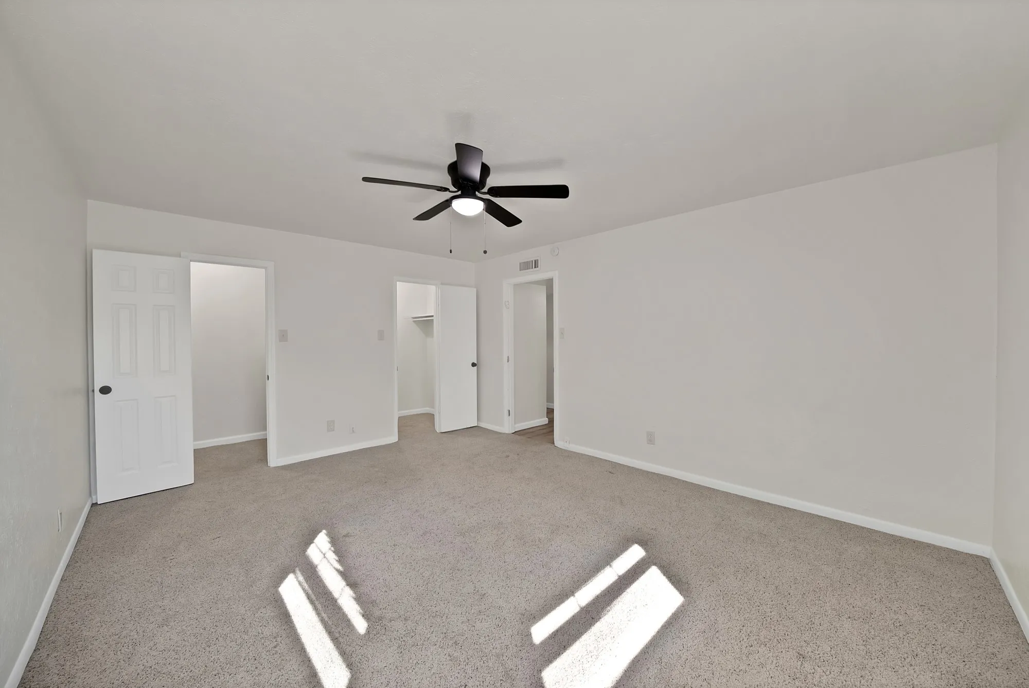 Single Family Residence For Sale in Tarrant County , 7124 Baird Drive, Fort Worth, Texas 76134, 4 Bedroom, 3 Bathroom, 2 Garage spaces, 2,058 Sqft, built in 1977, mls#21419454, Real Estate Agent in Fort Worth, Homes For Sale in Tarrant county, Homes For Sale in Fort Worth, Realtor in Fort Worth Texas, Real Estate Brokerage Independent Realty Texas, Luminita Cordes Realtor