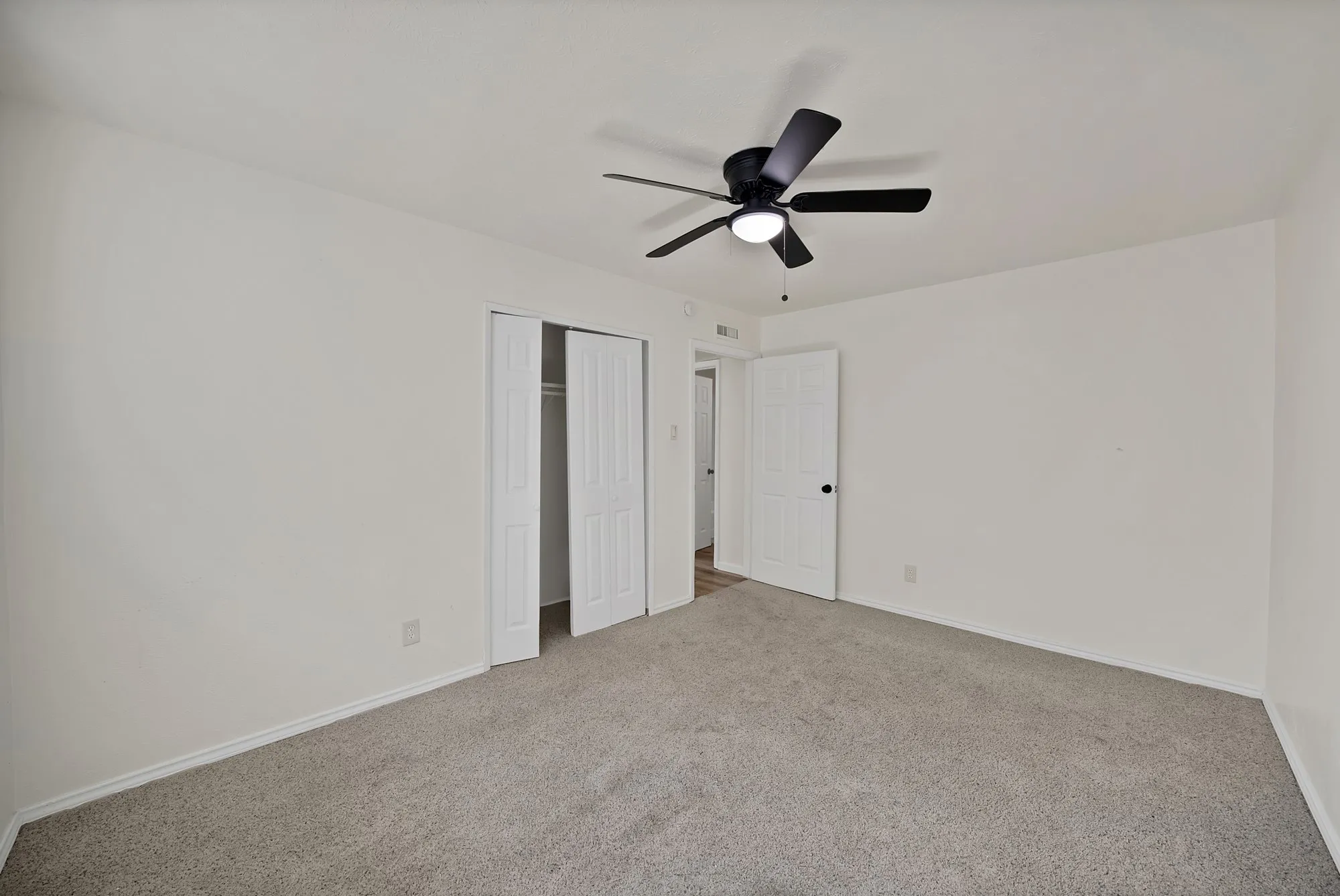 Single Family Residence For Sale in Tarrant County , 7124 Baird Drive, Fort Worth, Texas 76134, 4 Bedroom, 3 Bathroom, 2 Garage spaces, 2,058 Sqft, built in 1977, mls#21419454, Real Estate Agent in Fort Worth, Homes For Sale in Tarrant county, Homes For Sale in Fort Worth, Realtor in Fort Worth Texas, Real Estate Brokerage Independent Realty Texas, Luminita Cordes Realtor