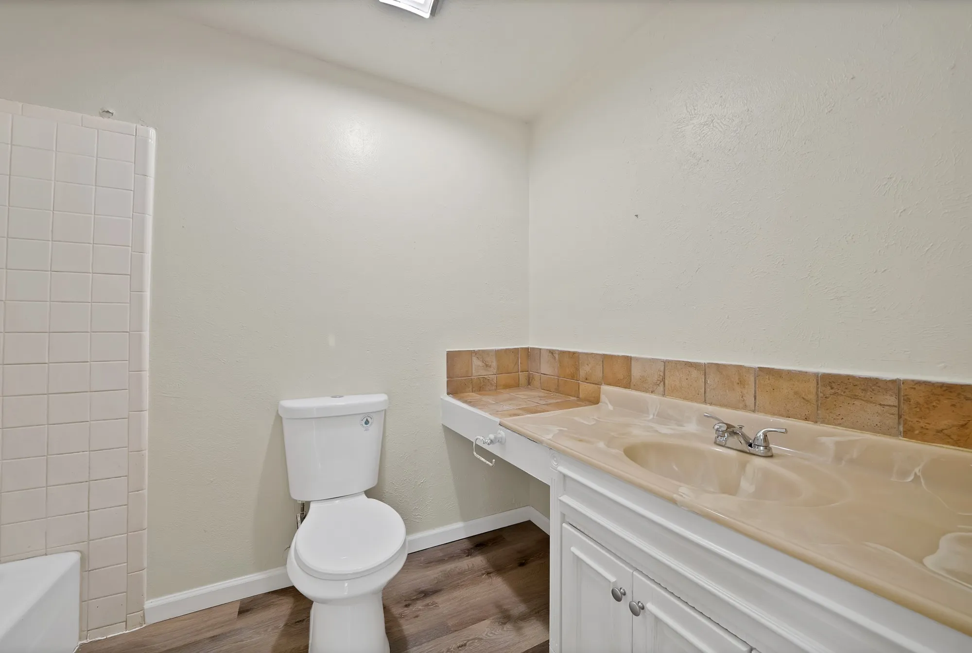 Single Family Residence For Sale in Tarrant County , 7124 Baird Drive, Fort Worth, Texas 76134, 4 Bedroom, 3 Bathroom, 2 Garage spaces, 2,058 Sqft, built in 1977, mls#21419454, Real Estate Agent in Fort Worth, Homes For Sale in Tarrant county, Homes For Sale in Fort Worth, Realtor in Fort Worth Texas, Real Estate Brokerage Independent Realty Texas, Luminita Cordes Realtor