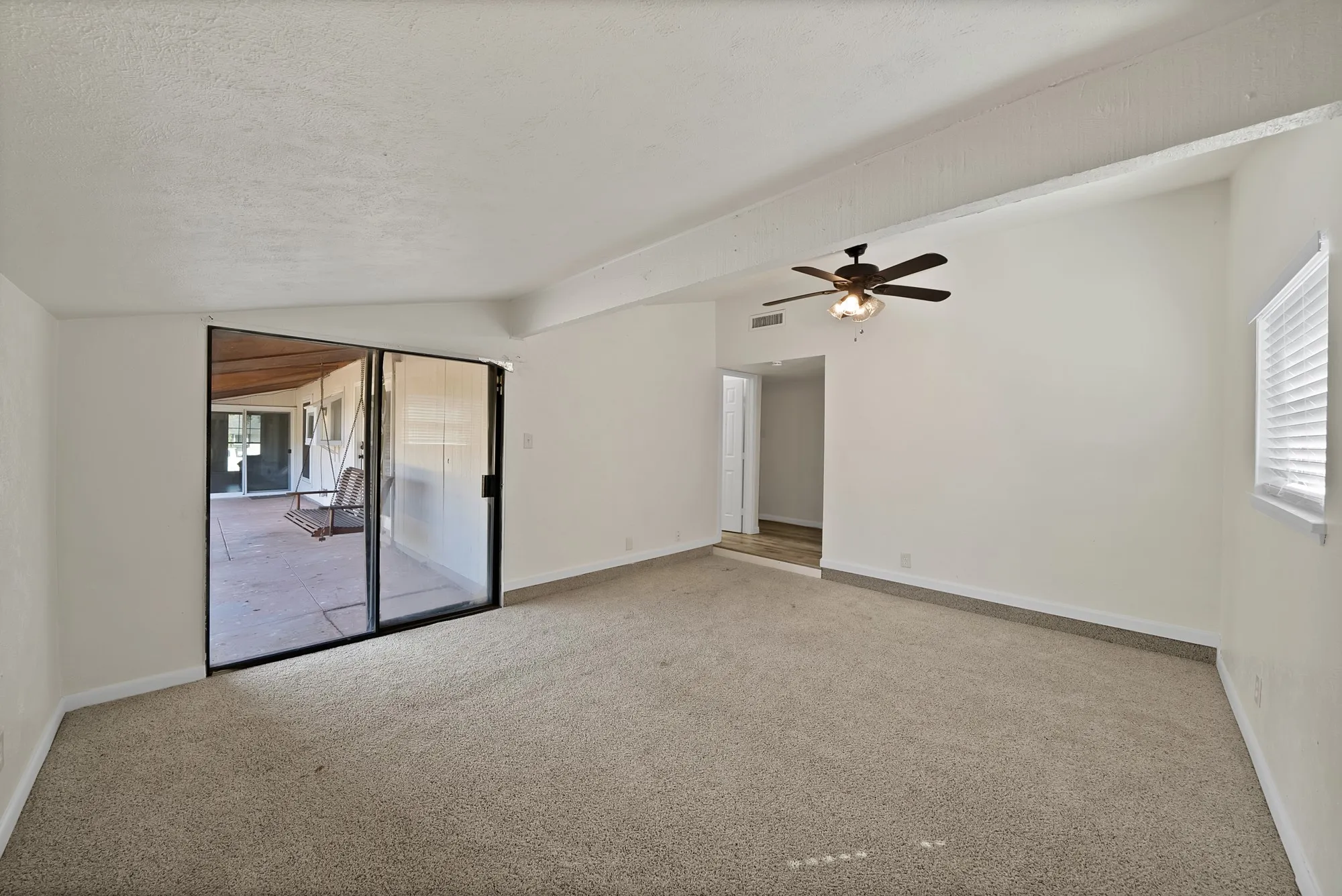 Single Family Residence For Sale in Tarrant County , 7124 Baird Drive, Fort Worth, Texas 76134, 4 Bedroom, 3 Bathroom, 2 Garage spaces, 2,058 Sqft, built in 1977, mls#21419454, Real Estate Agent in Fort Worth, Homes For Sale in Tarrant county, Homes For Sale in Fort Worth, Realtor in Fort Worth Texas, Real Estate Brokerage Independent Realty Texas, Luminita Cordes Realtor