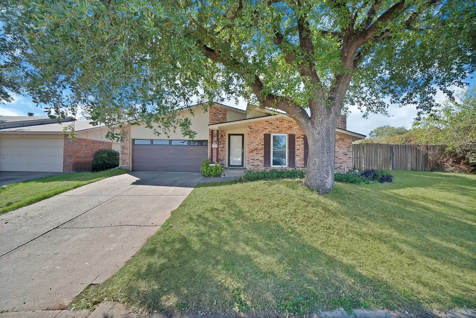 Single Family Residence For Sale in Tarrant County , 7124 Baird Drive, Fort Worth, Texas 76134, 4 Bedroom, 3 Bathroom, 2 Garage spaces, 2,058 Sqft, built in 1977, mls#21419454, Real Estate Agent in Fort Worth, Homes For Sale in Tarrant county, Homes For Sale in Fort Worth, Realtor in Fort Worth Texas, Real Estate Brokerage Independent Realty Texas, Luminita Cordes Realtor