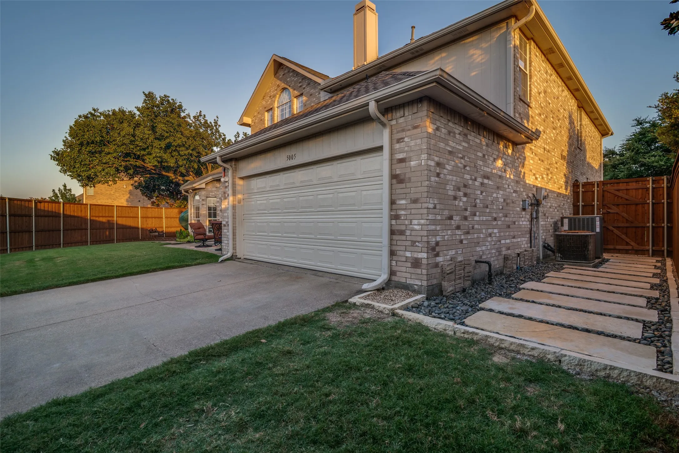 Single Family Residence For Sale in Dallas County , 5005 Harborview Boulevard, Rowlett, Texas 75088, 4 Bedroom, 4 Bathroom, 2 Garage spaces, 3,244 Sqft, built in 1996, mls#21349771, Real Estate Agent in Rowlett, Homes For Sale in Dallas county, Homes For Sale in Rowlett, Realtor in Rowlett Texas, Real Estate Brokerage Independent Realty Texas, Luminita Cordes Realtor